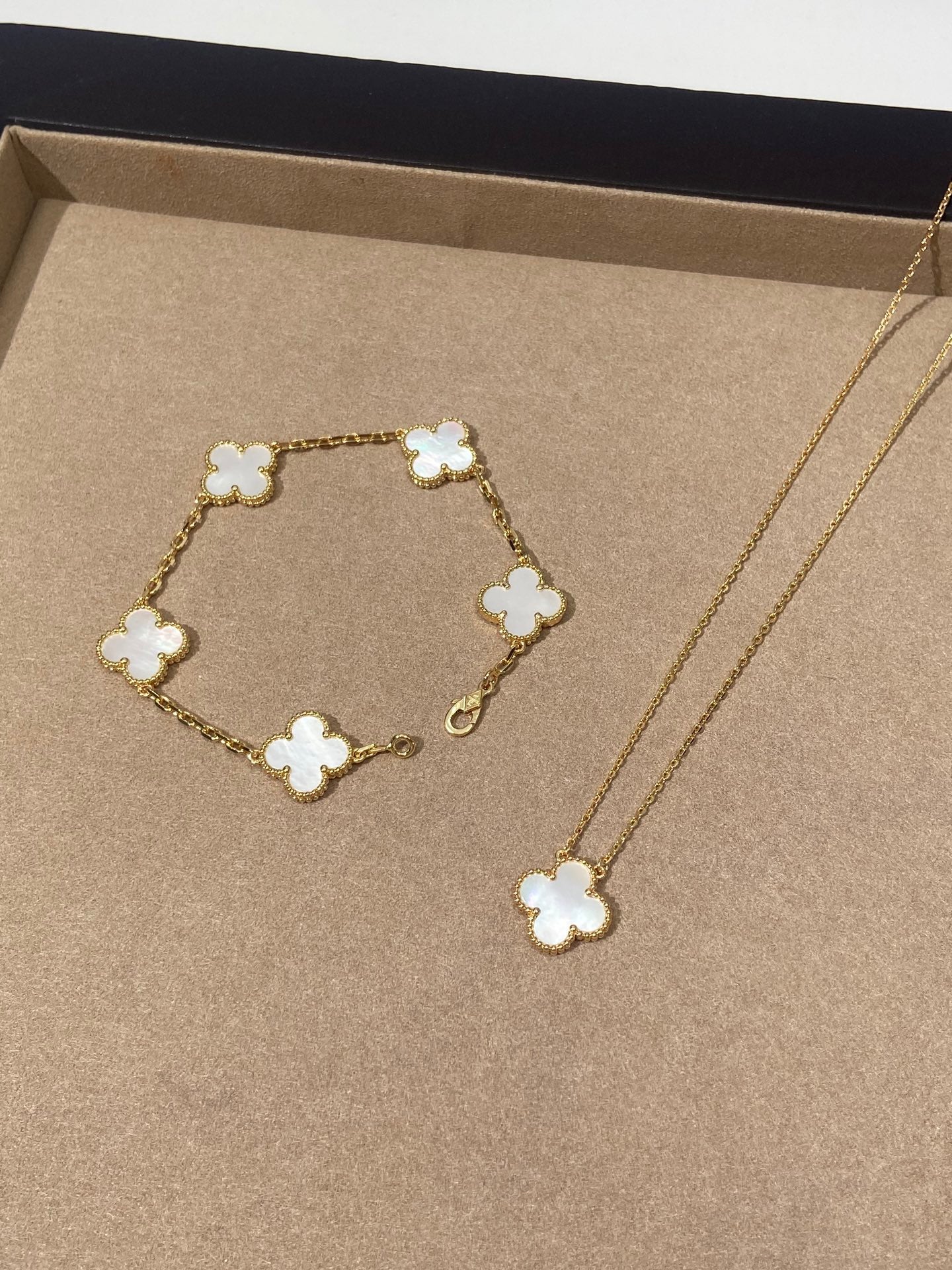 LuxluxHouse Best Quality Accessories Van Cleef & Arpels