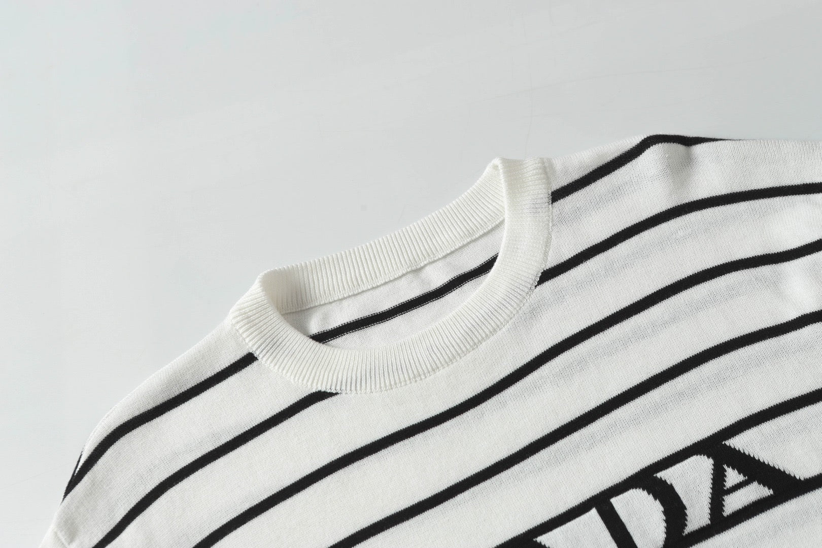 LuxluxHouse Best Quality Clothes T-shirt Prada