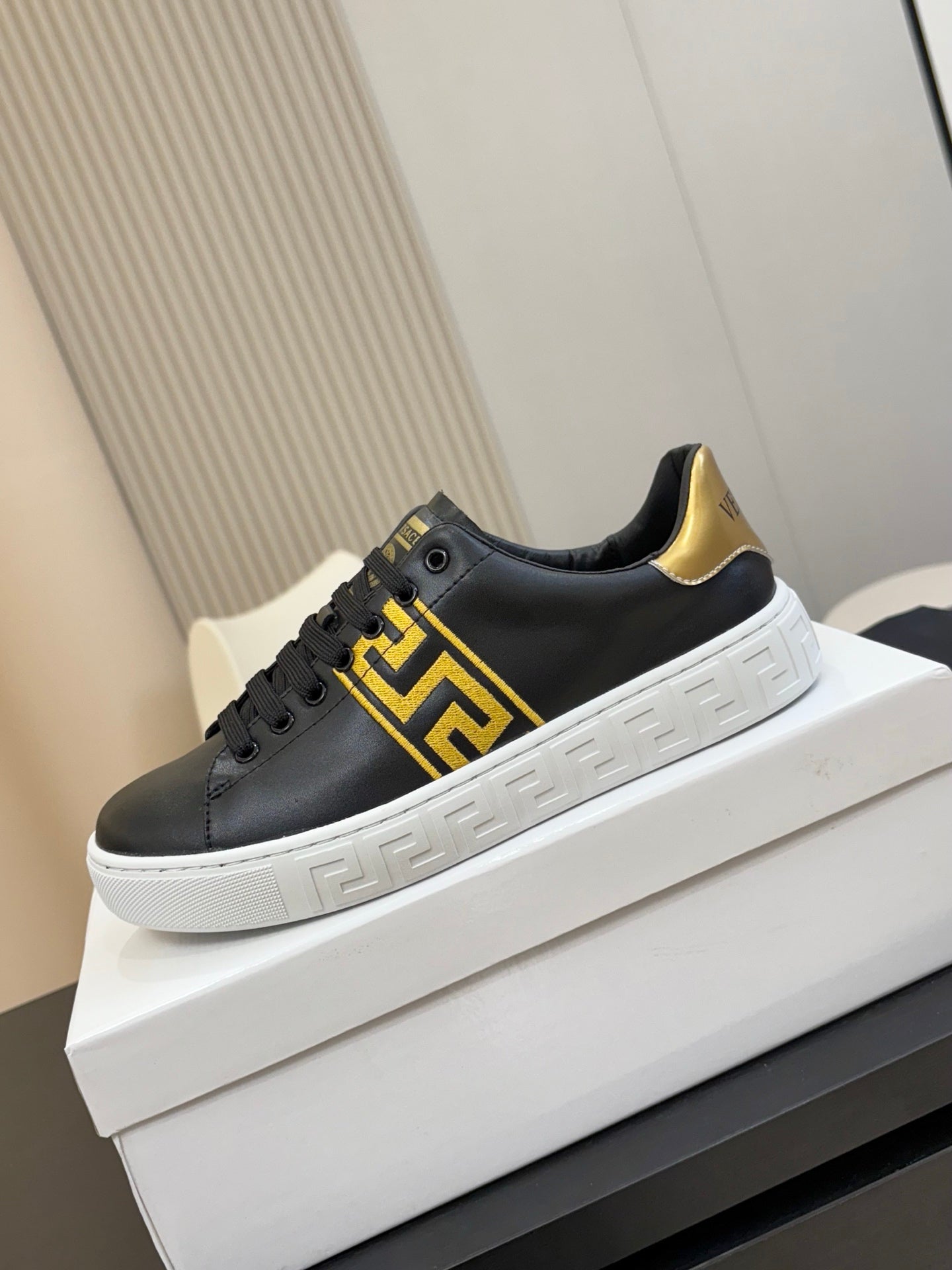 LuxluxHouse Best Quality Shoes Versace