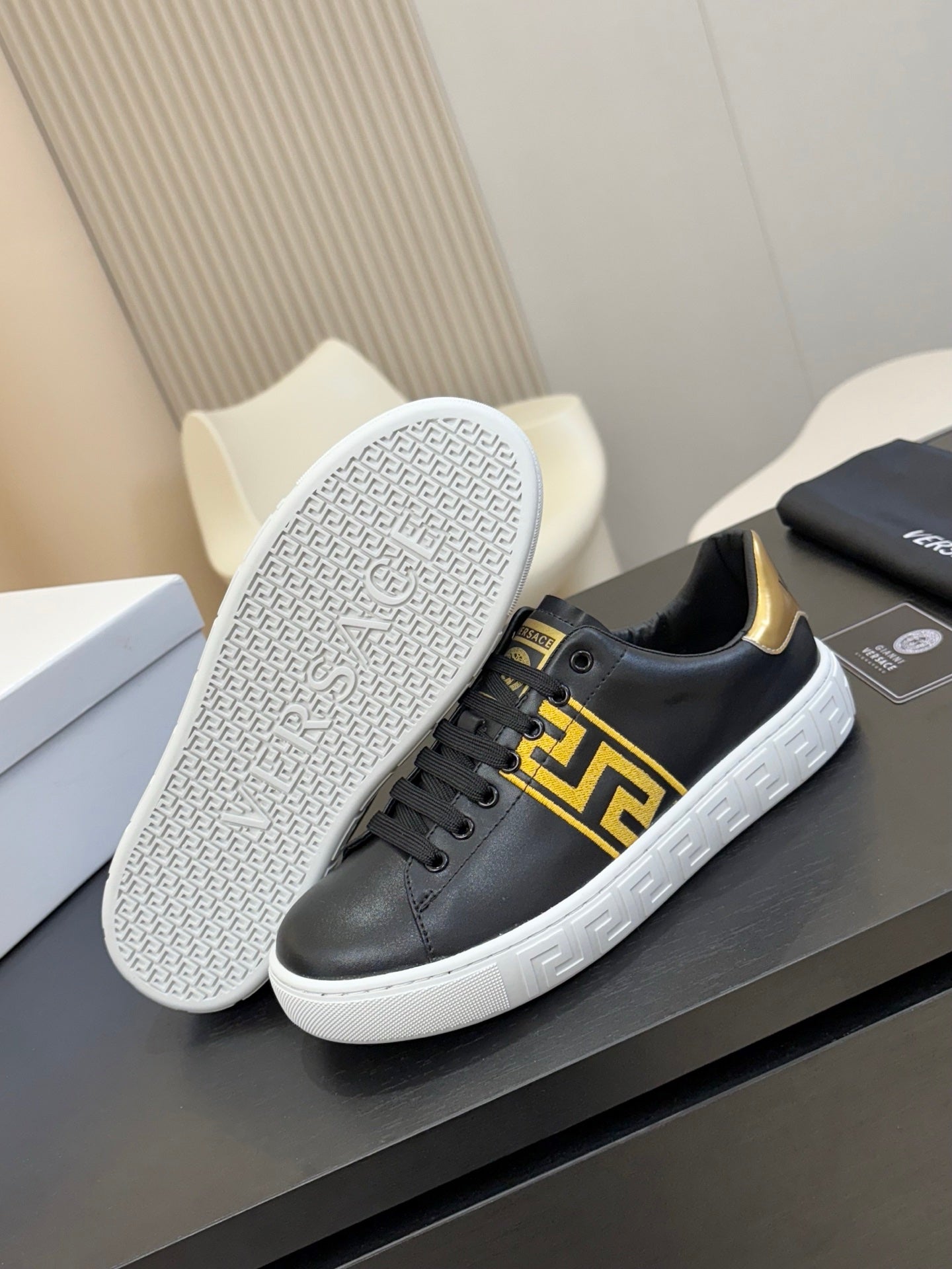 LuxluxHouse Best Quality Shoes Versace