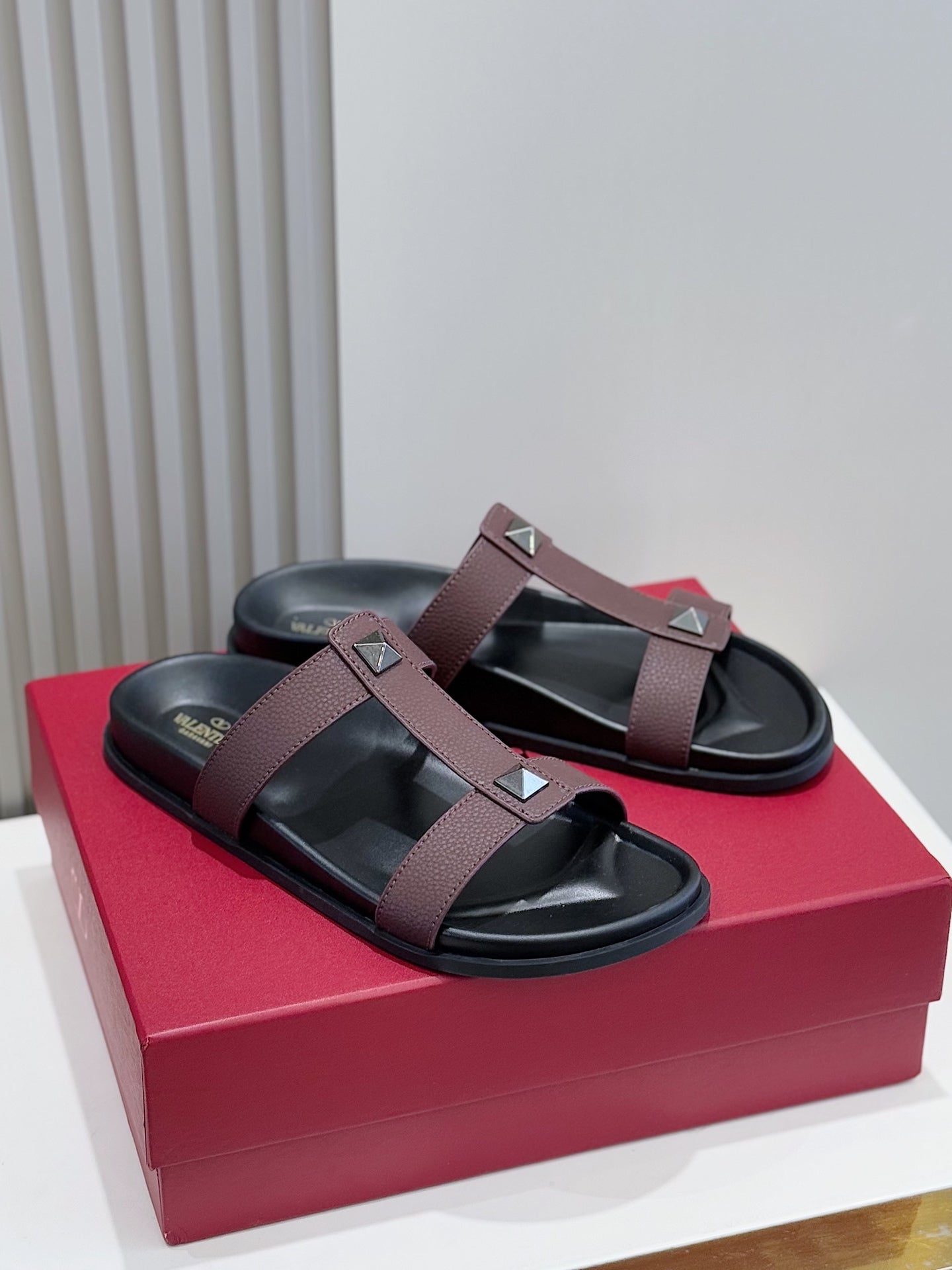 LuxluxHouse Best Quality Sandals Valentino