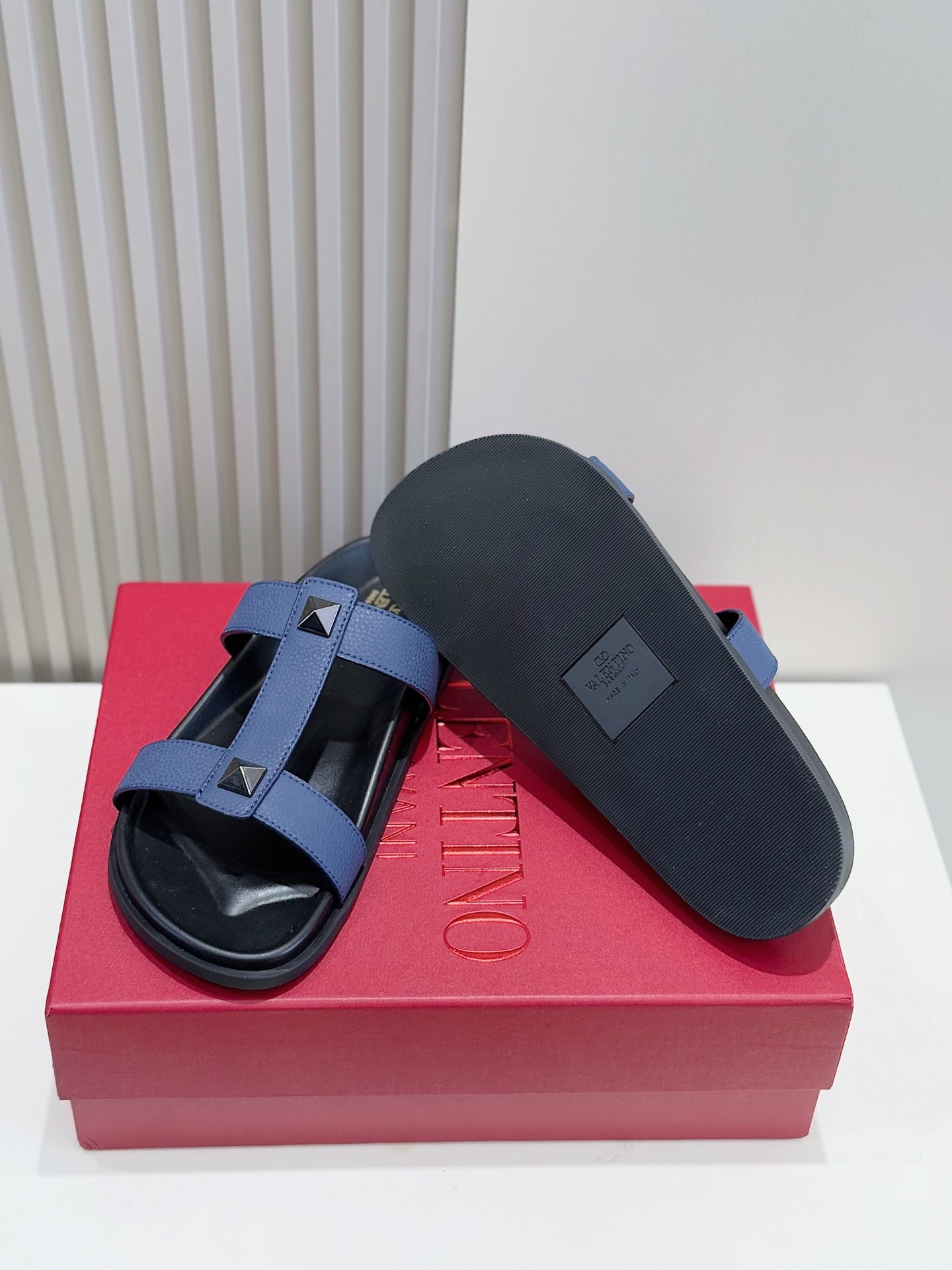 LuxluxHouse Best Quality Sandals Valentino