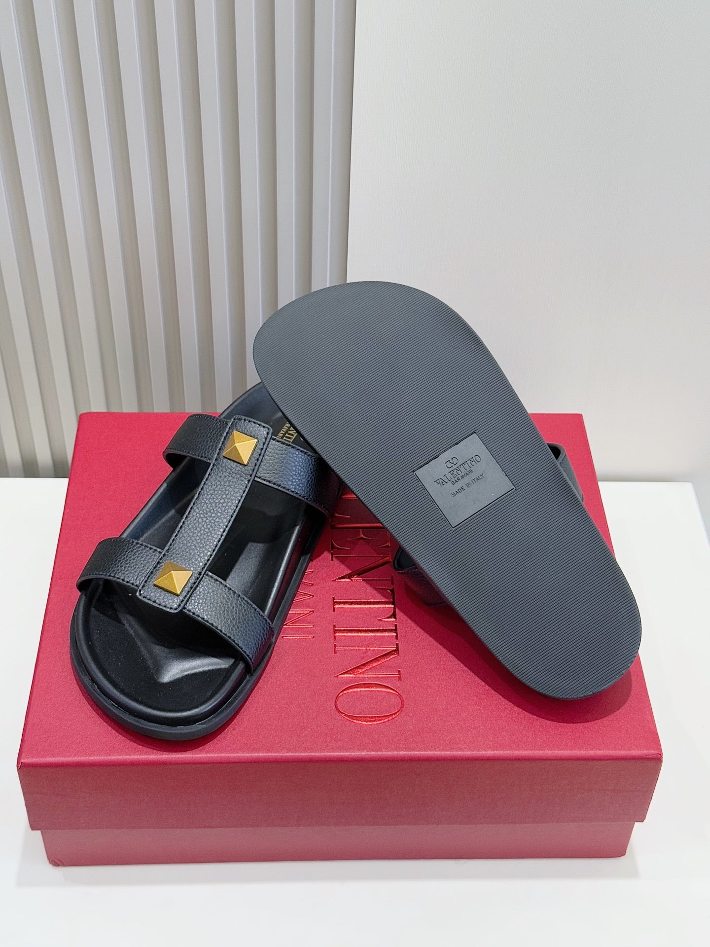 LuxluxHouse Best Quality Sandals Valentino