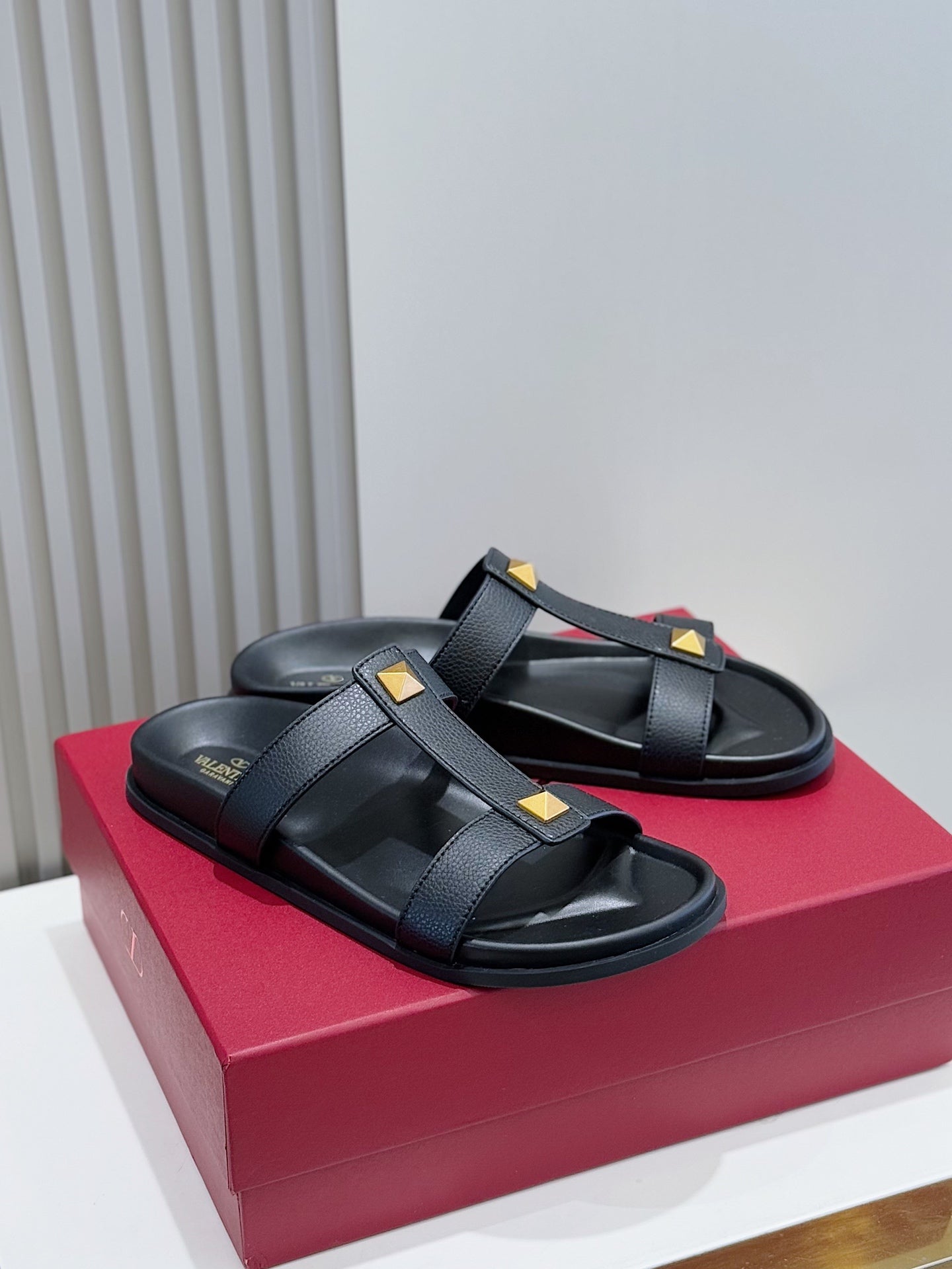 LuxluxHouse Best Quality Sandals Valentino