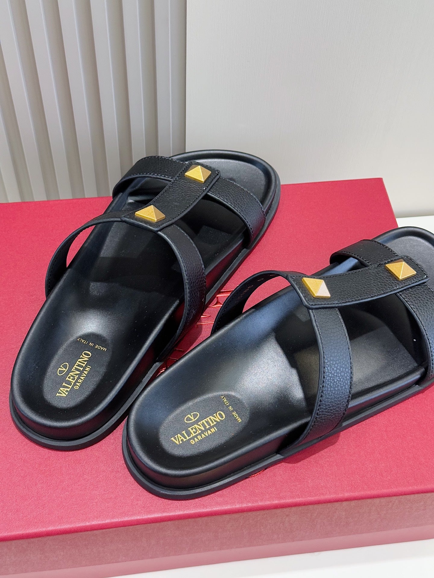 LuxluxHouse Best Quality Sandals Valentino