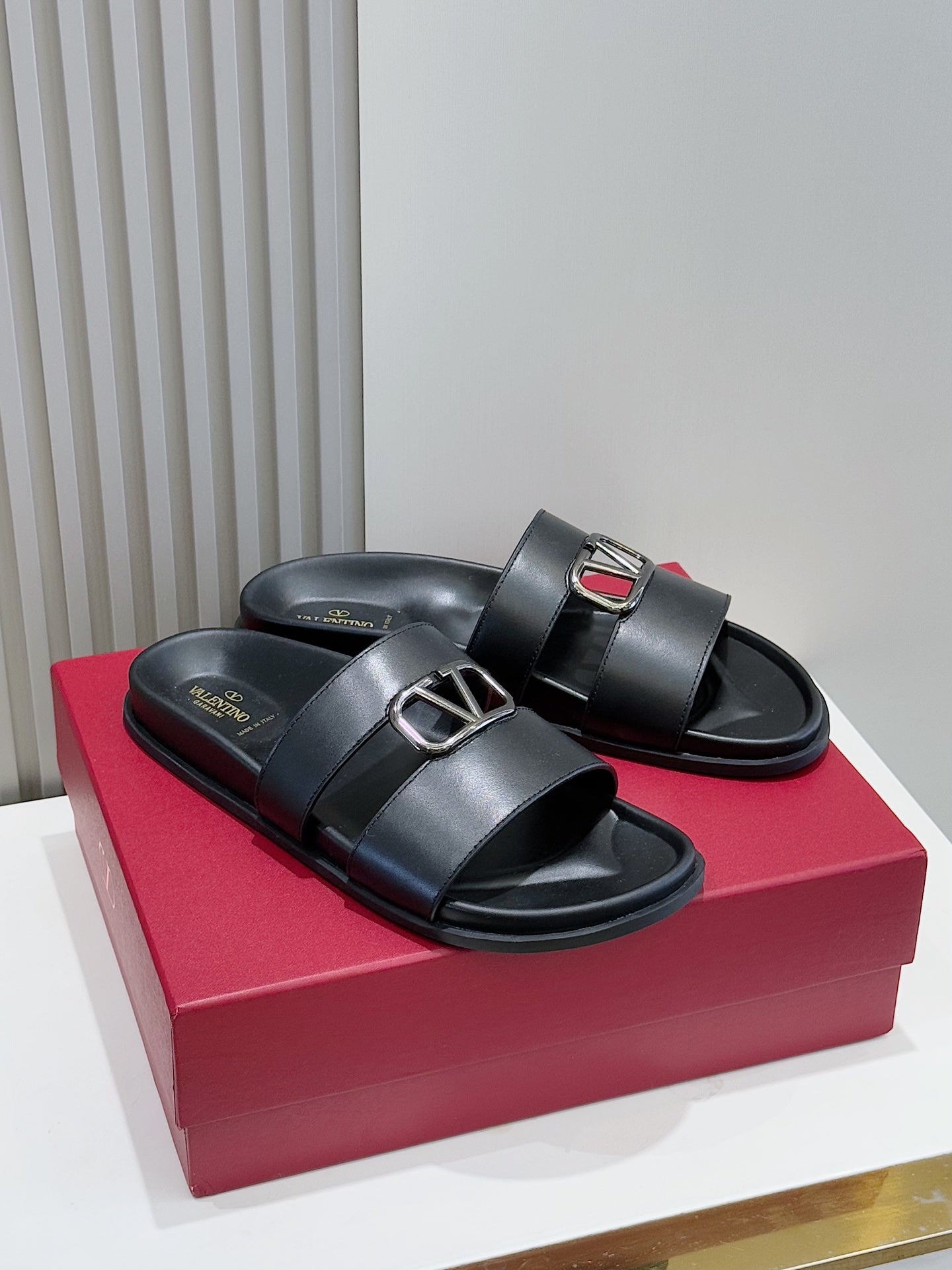 LuxluxHouse Best Quality Sandals Valentino