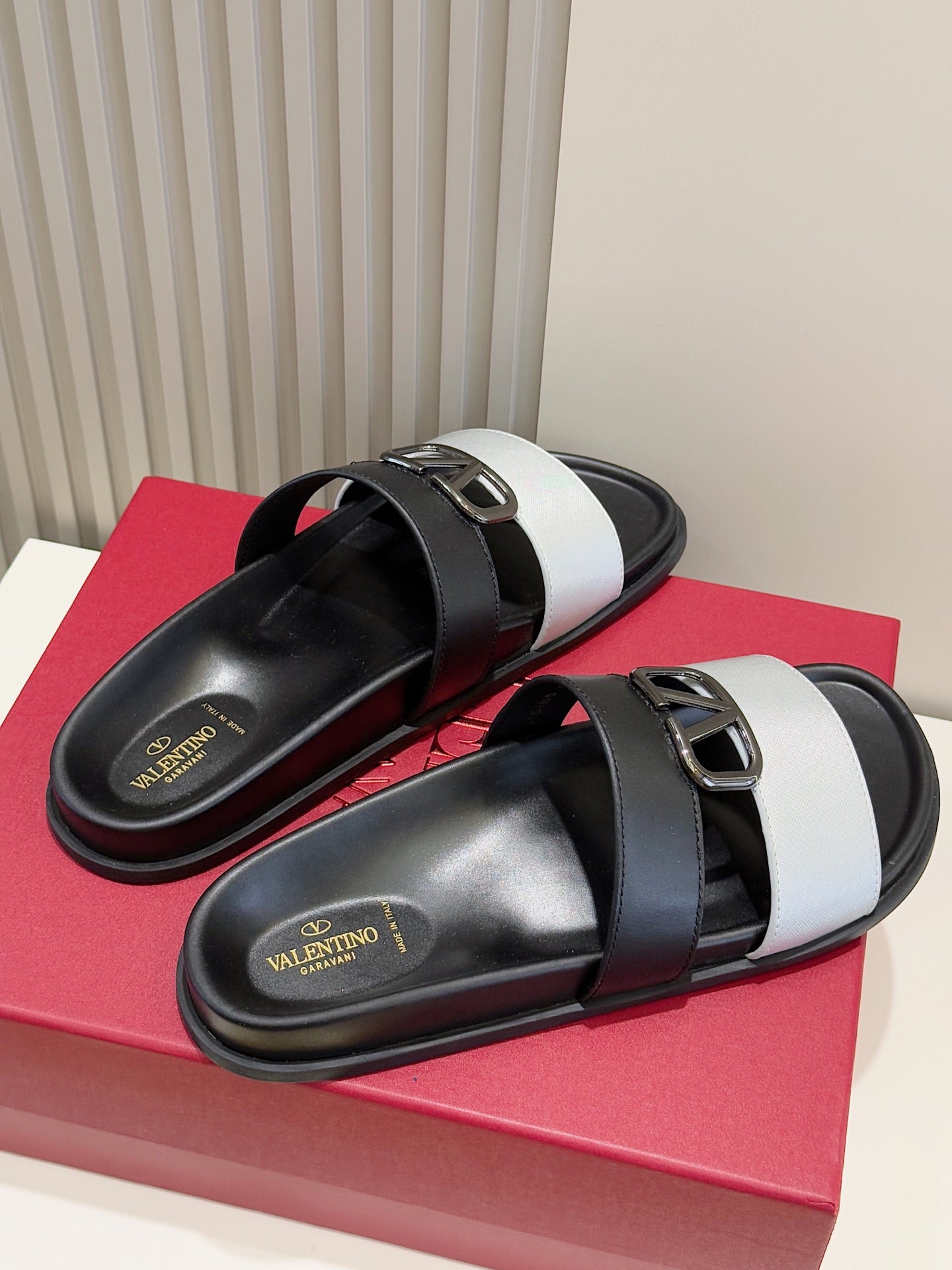 LuxluxHouse Best Quality Sandals Valentino