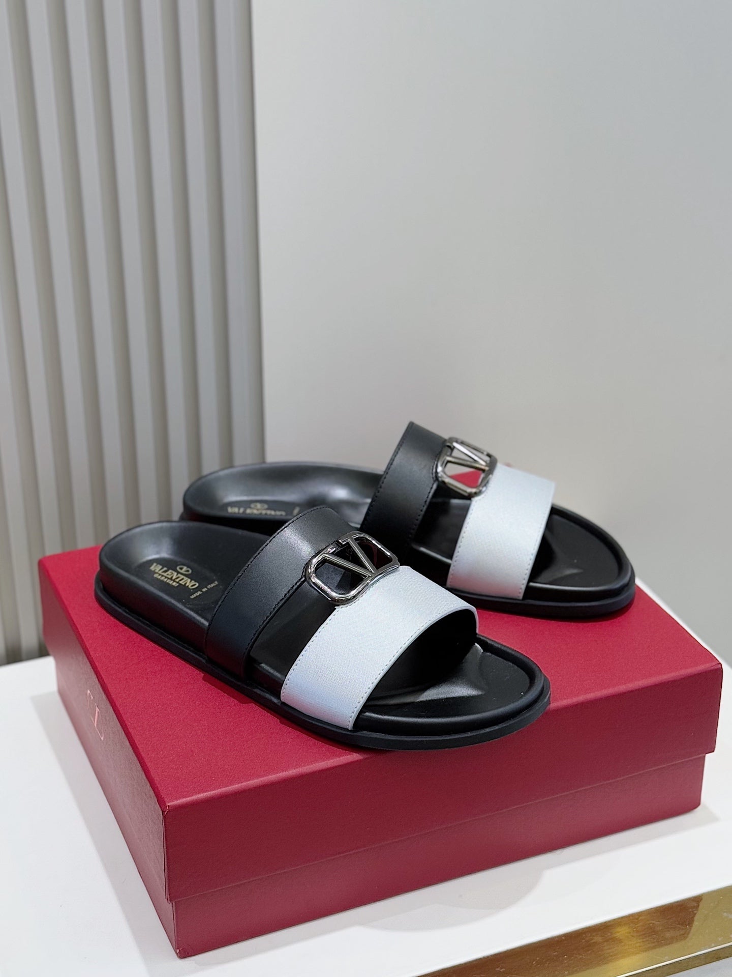 LuxluxHouse Best Quality Sandals Valentino