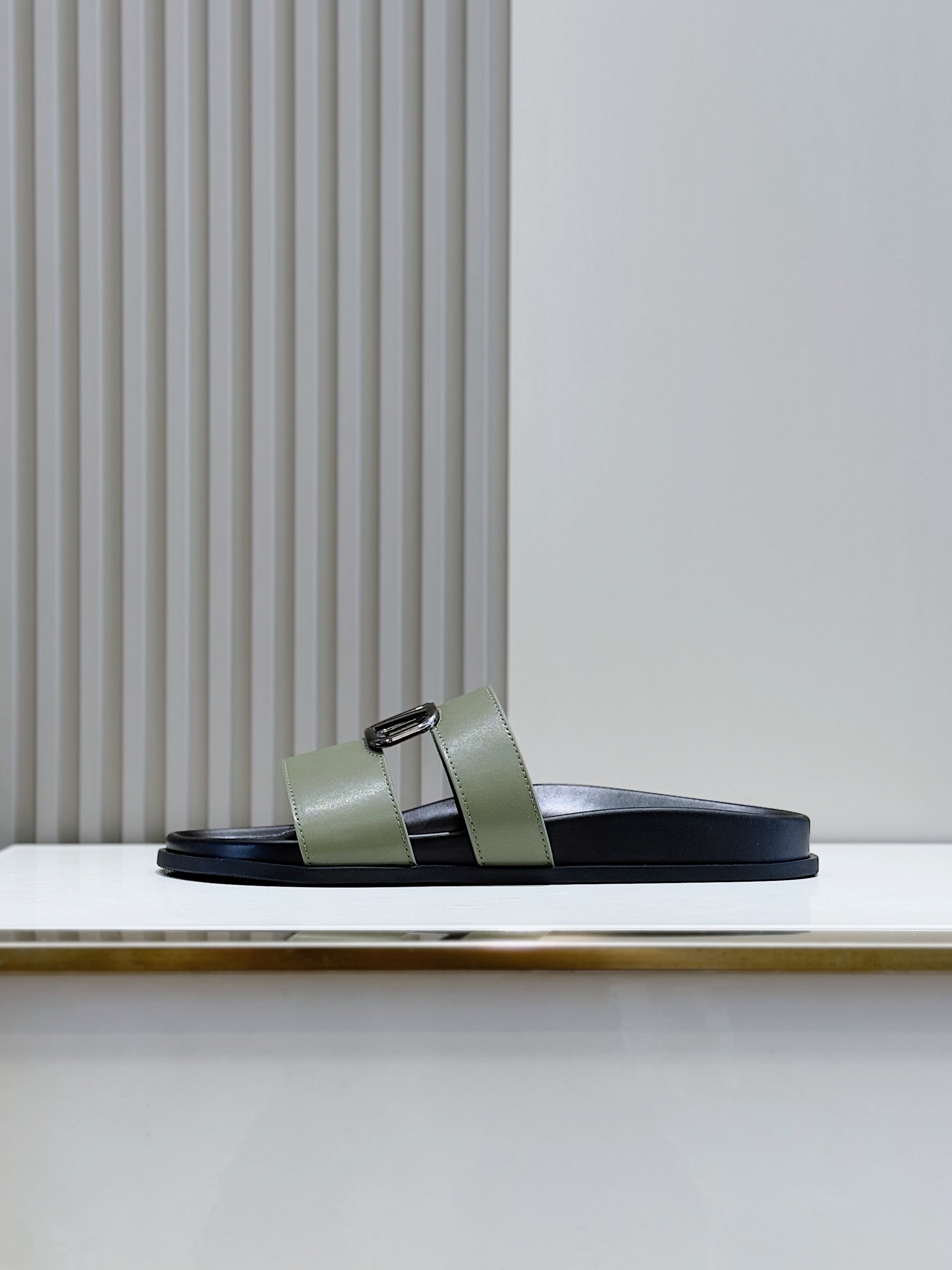 LuxluxHouse Best Quality Sandals Valentino