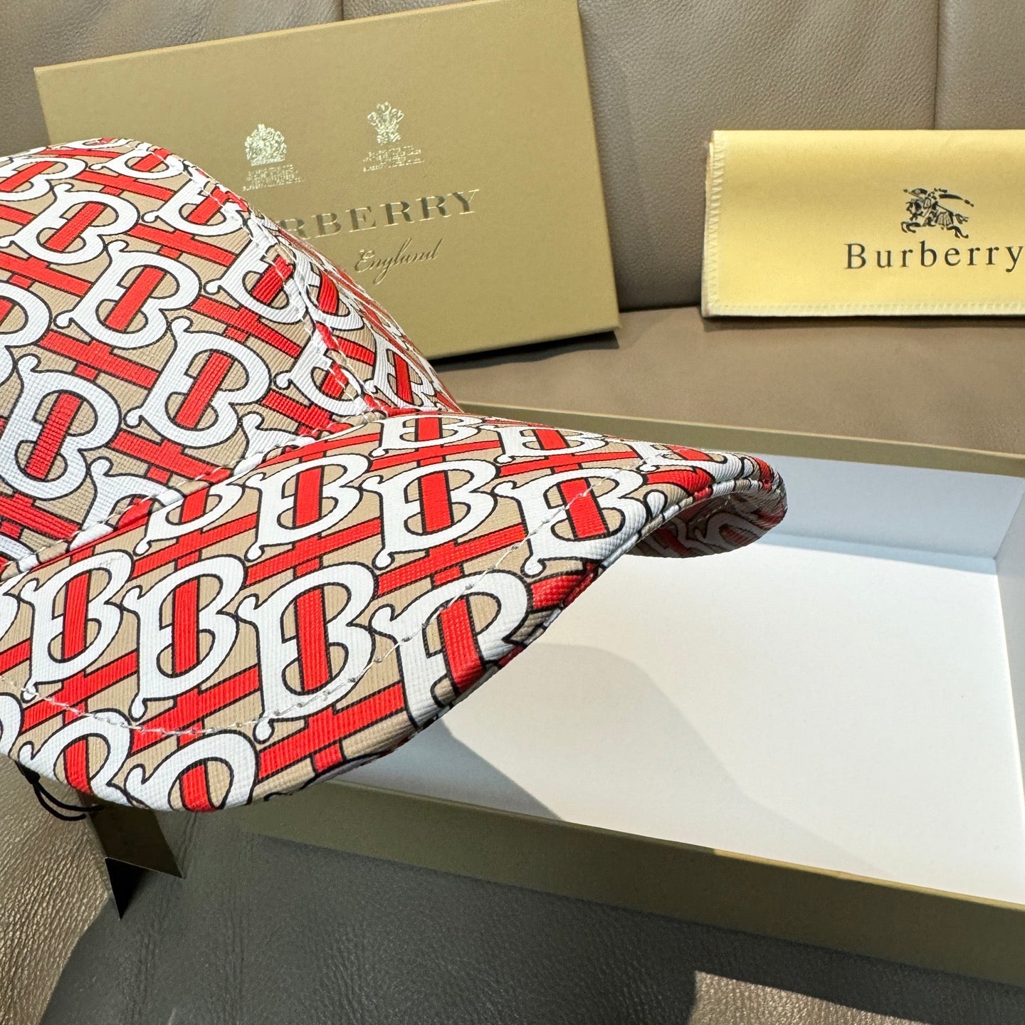 LuxluxHouse Best Quality Burberry Caps