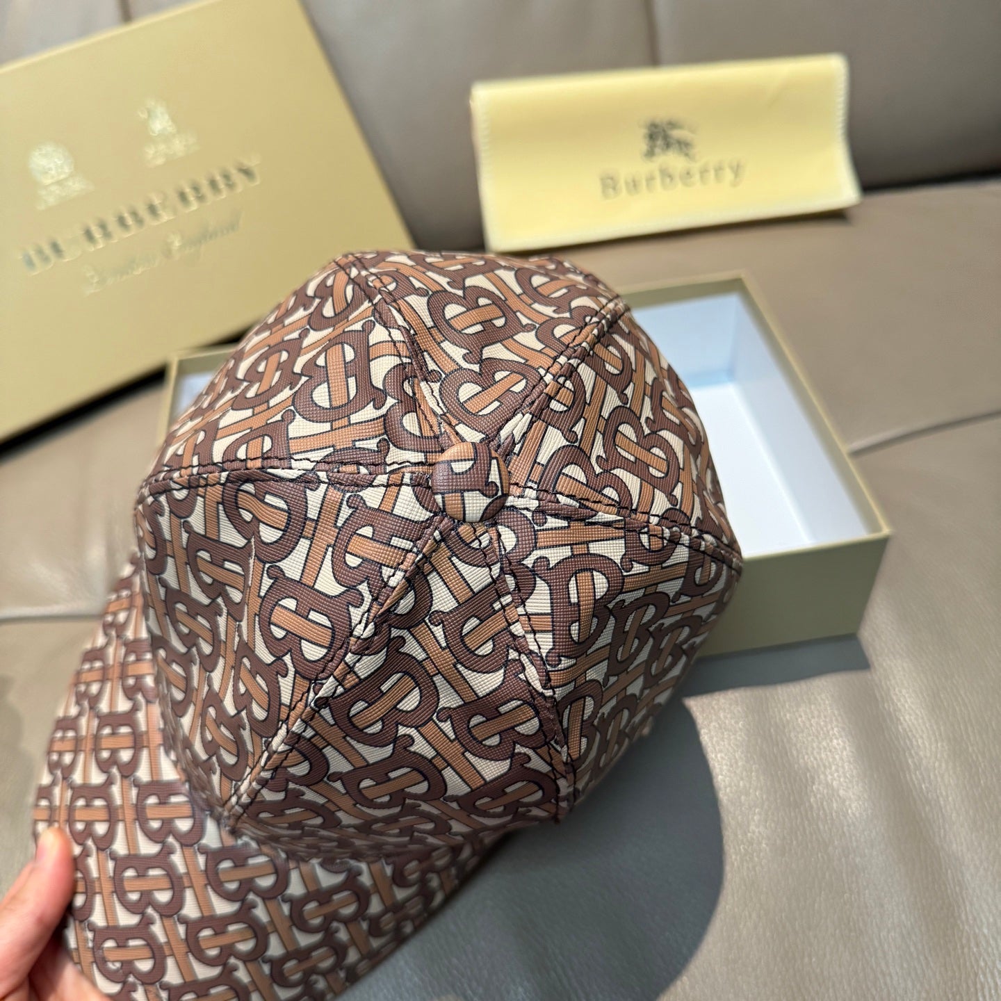 LuxluxHouse Best Quality Burberry Caps