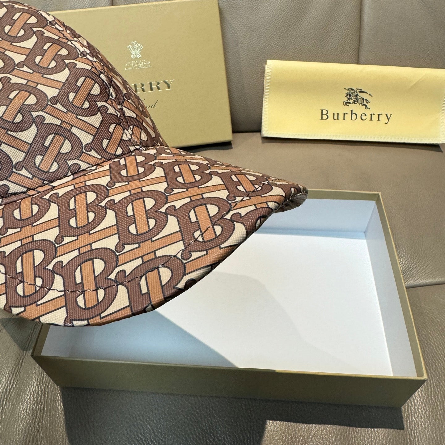 LuxluxHouse Best Quality Burberry Caps