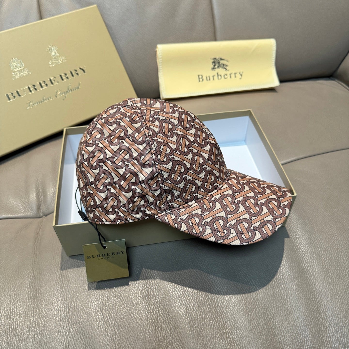 LuxluxHouse Best Quality Burberry Caps