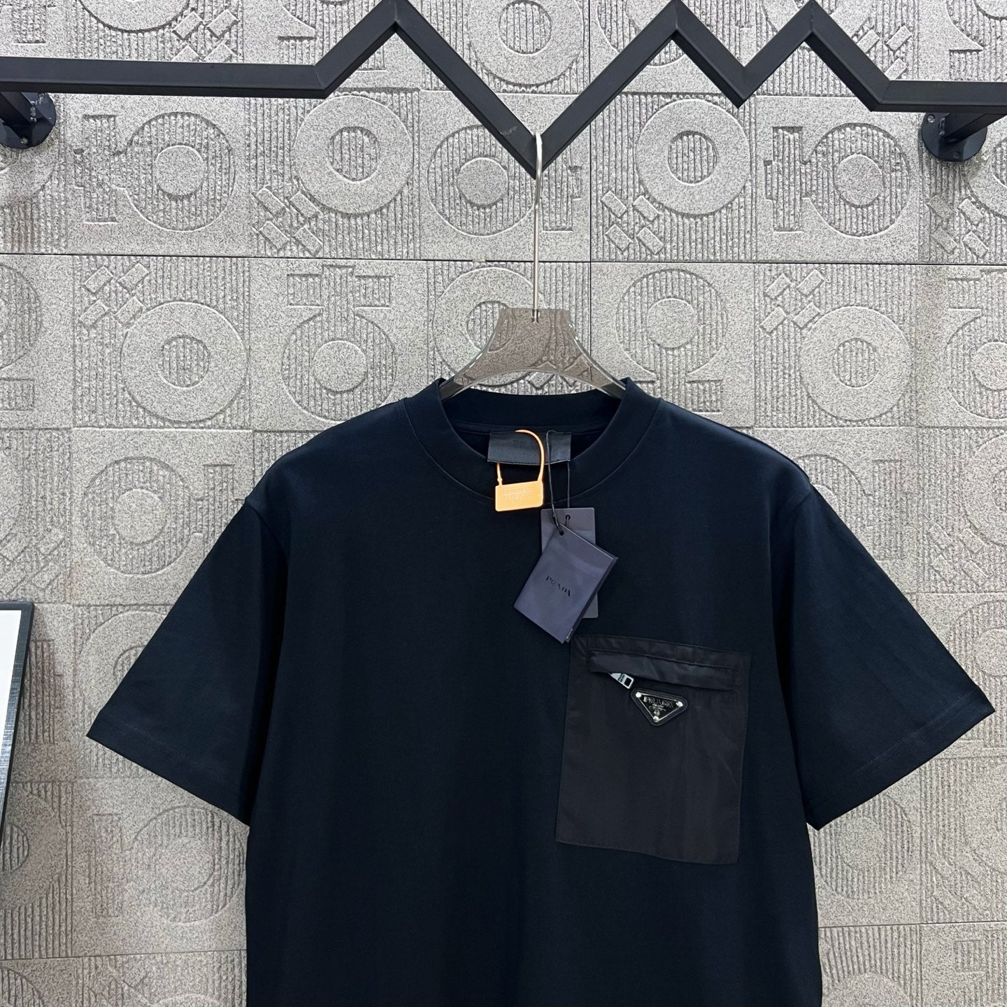 LuxluxHouse Best Quality Clothes T-shirt Prada