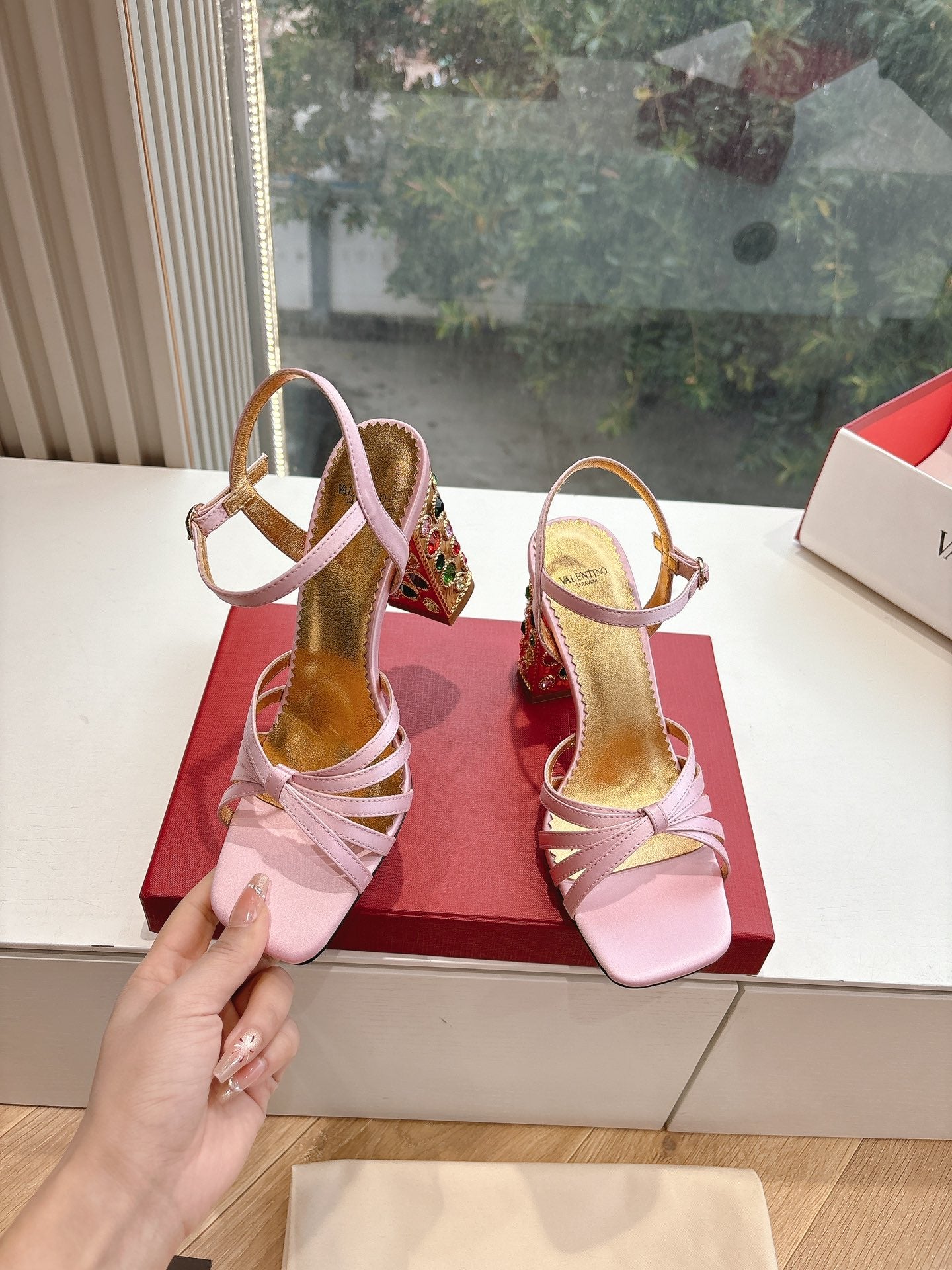 LuxluxHouse Best Quality Valentino Women Shoes