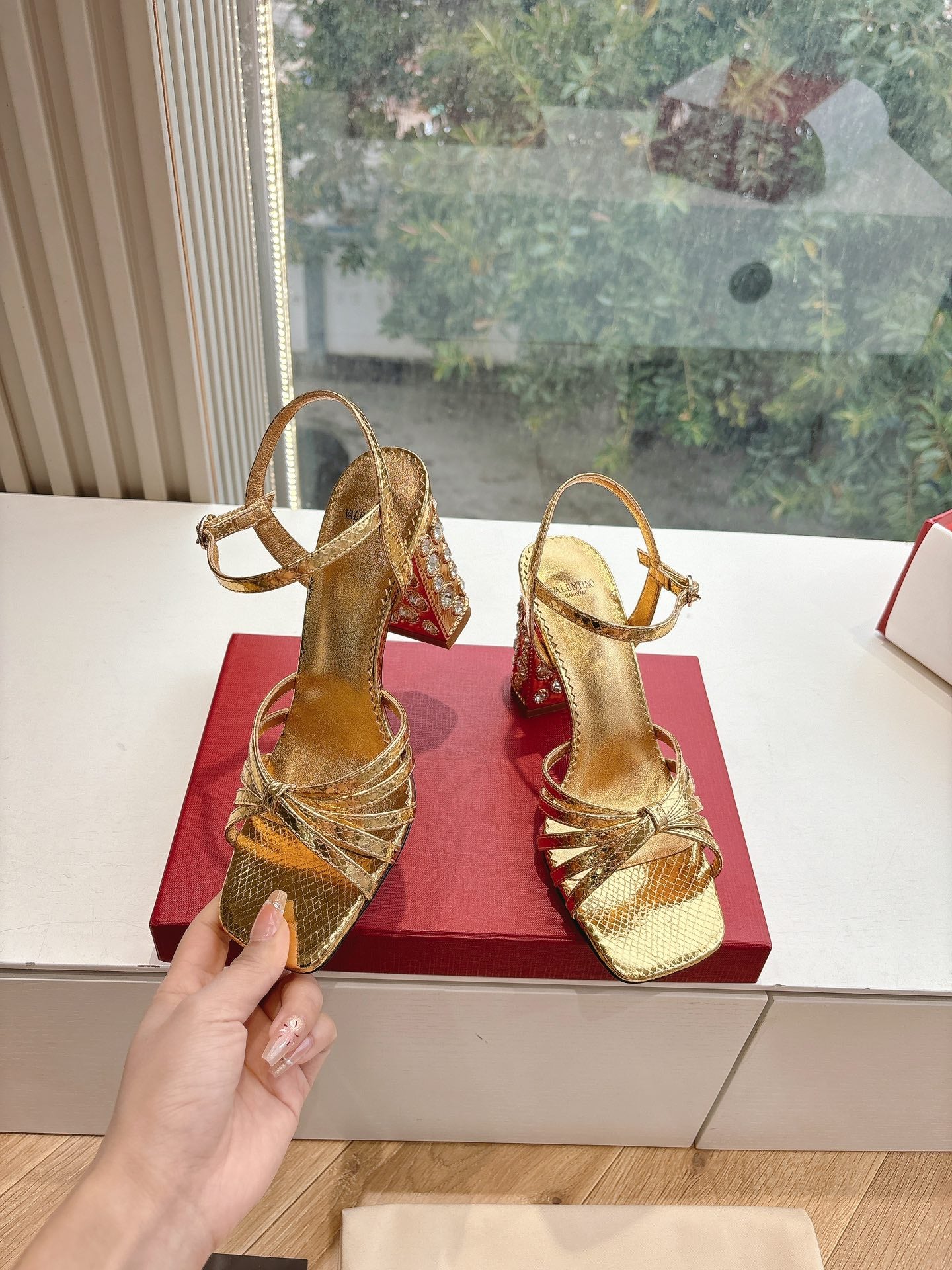 LuxluxHouse Best Quality Valentino Women Shoes