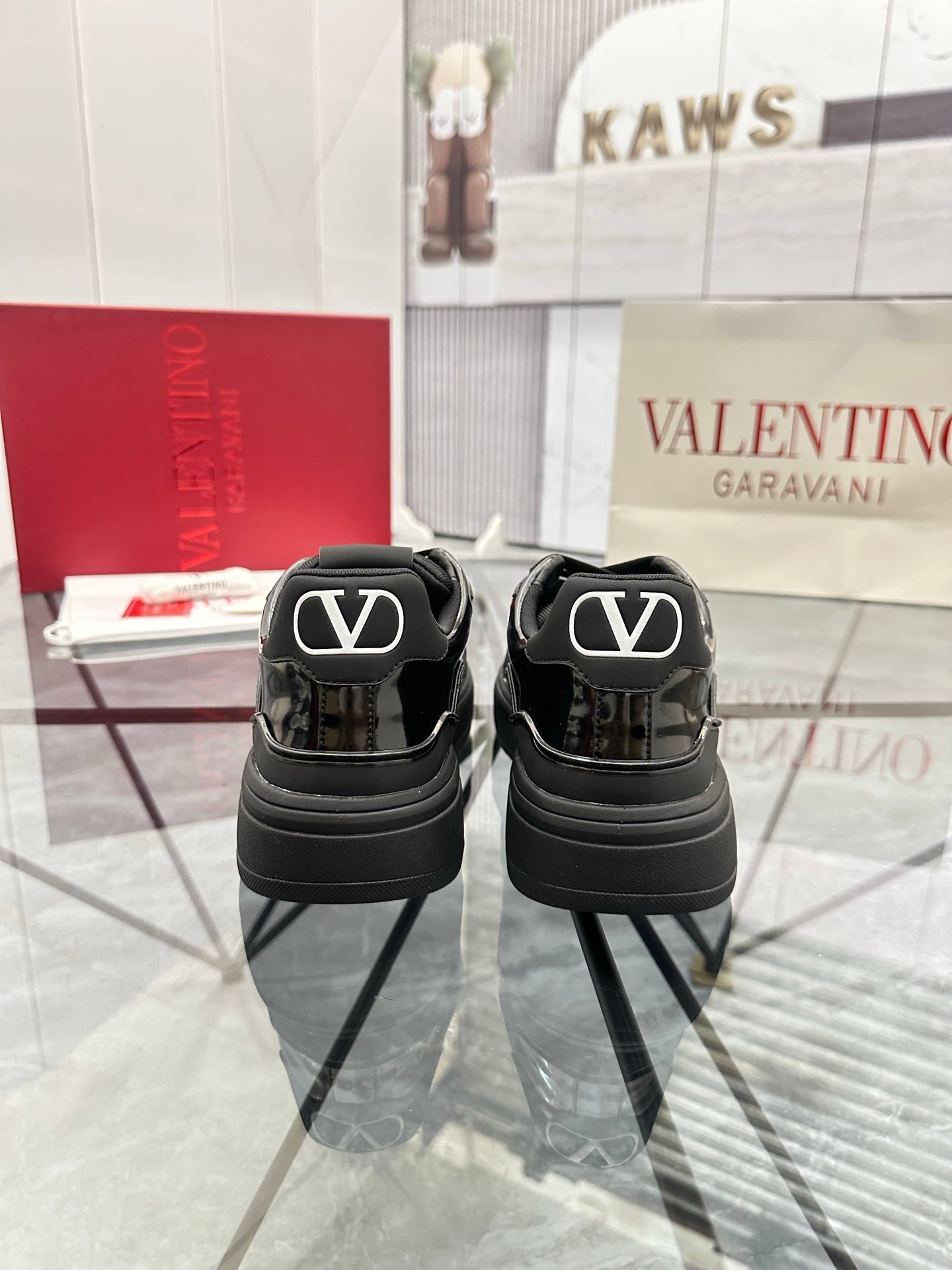 LuxluxHouse Best Quality Shoes Valentino