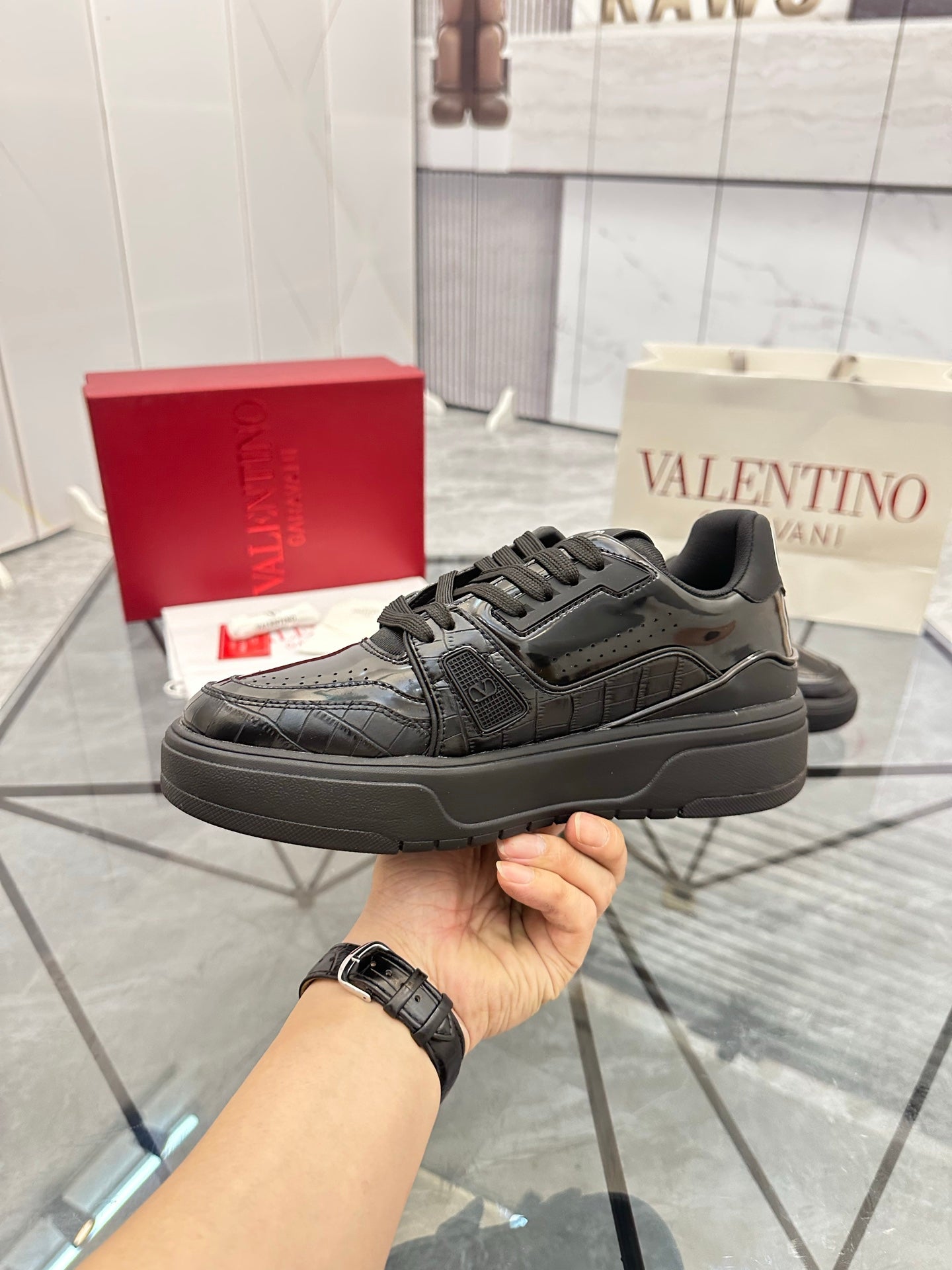 LuxluxHouse Best Quality Shoes Valentino