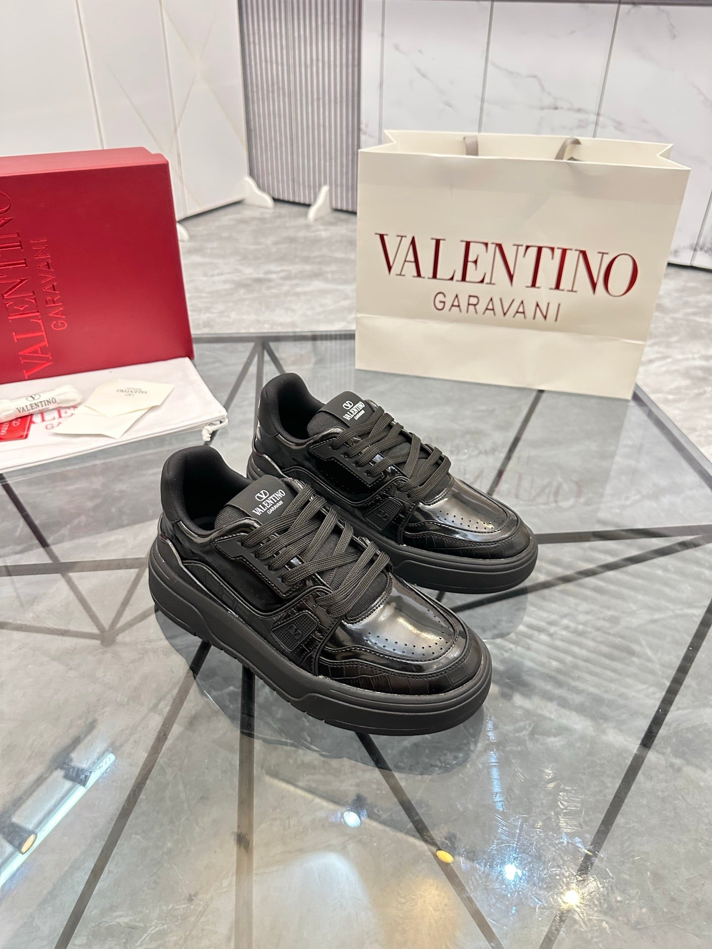 LuxluxHouse Best Quality Shoes Valentino