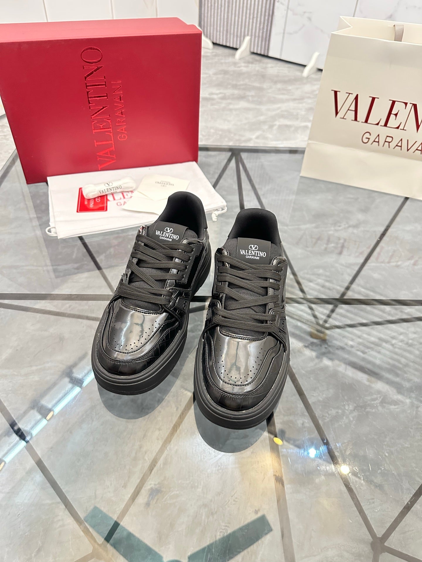 LuxluxHouse Best Quality Shoes Valentino