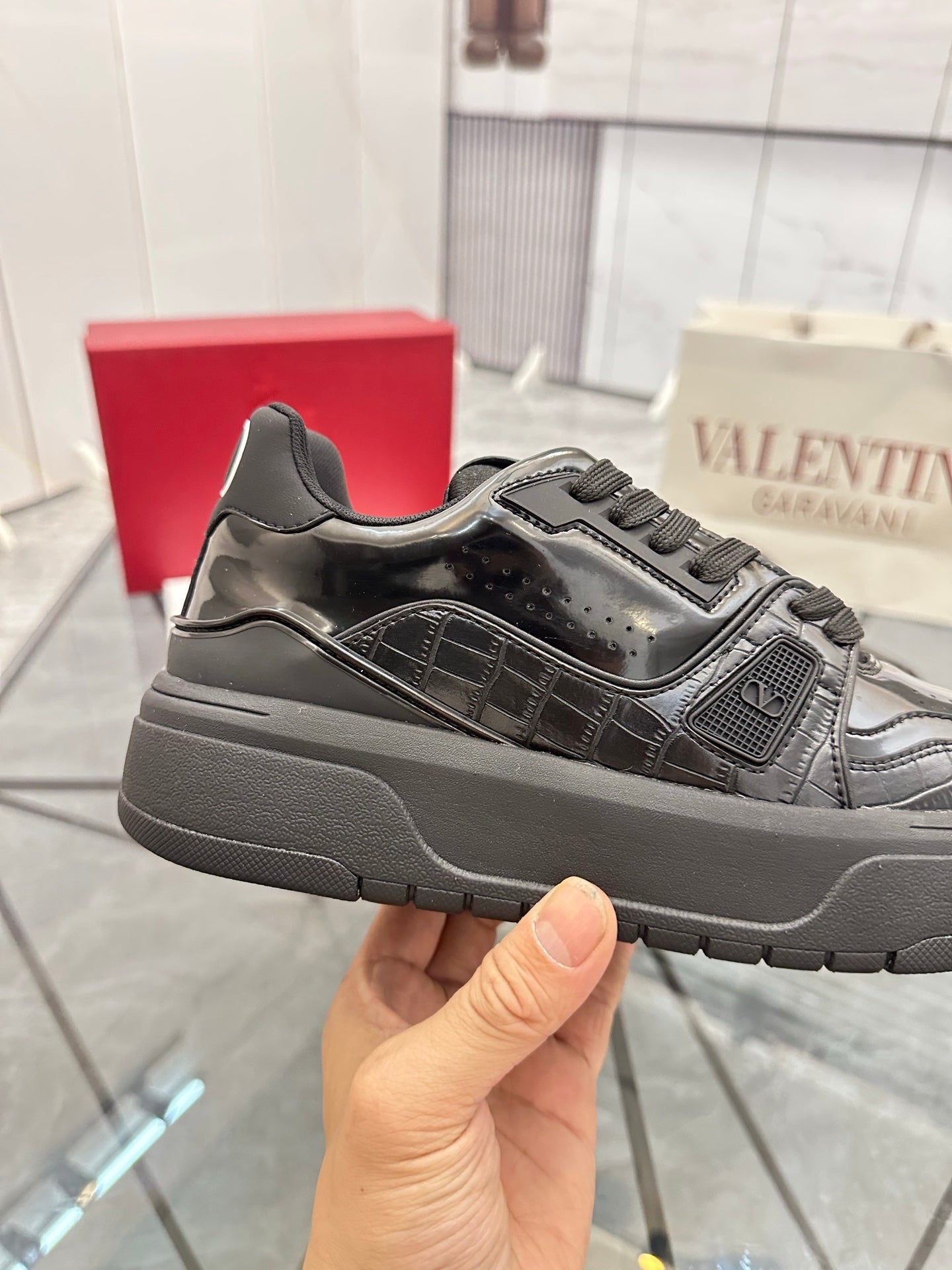 LuxluxHouse Best Quality Shoes Valentino