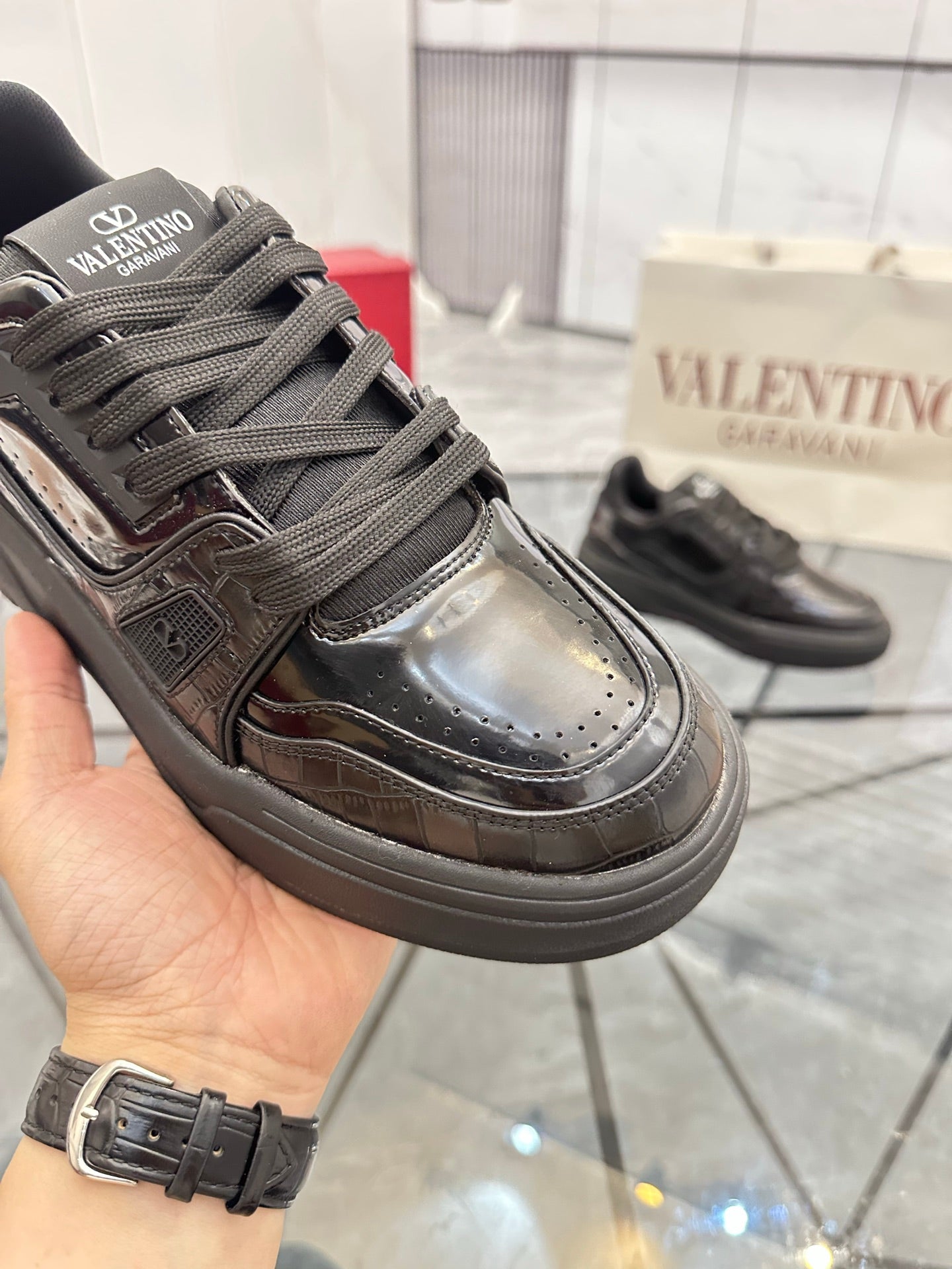 LuxluxHouse Best Quality Shoes Valentino