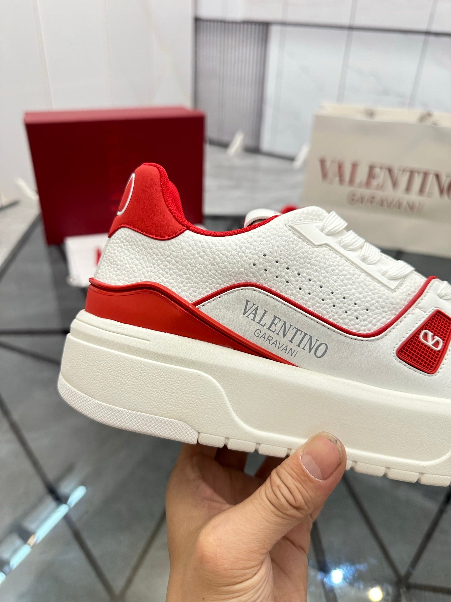 LuxluxHouse Best Quality Shoes Valentino