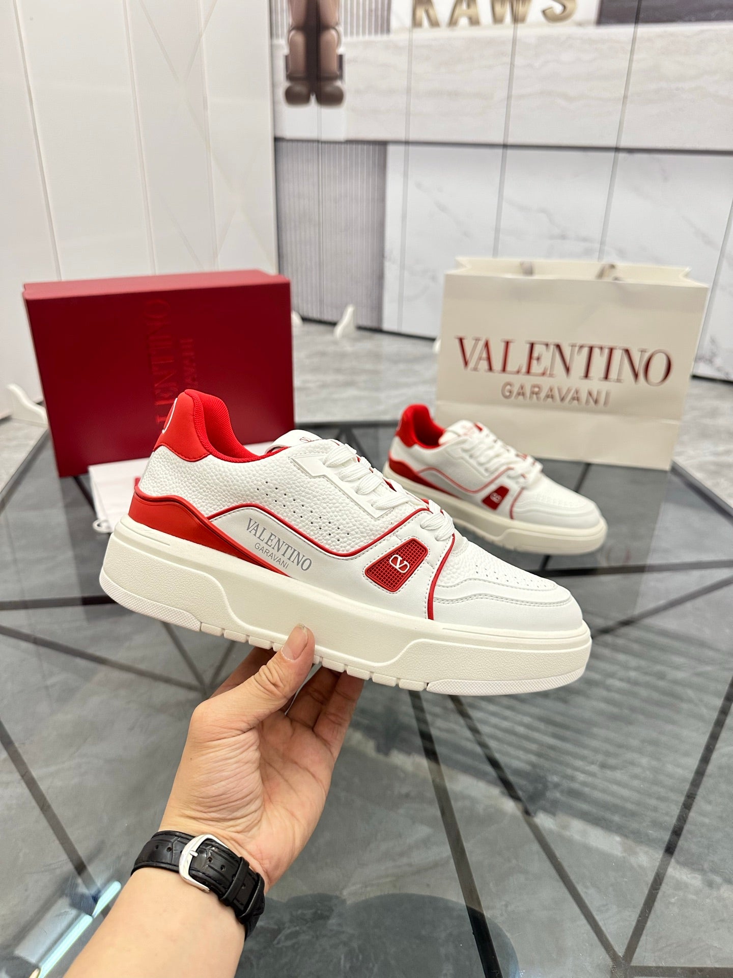 LuxluxHouse Best Quality Shoes Valentino