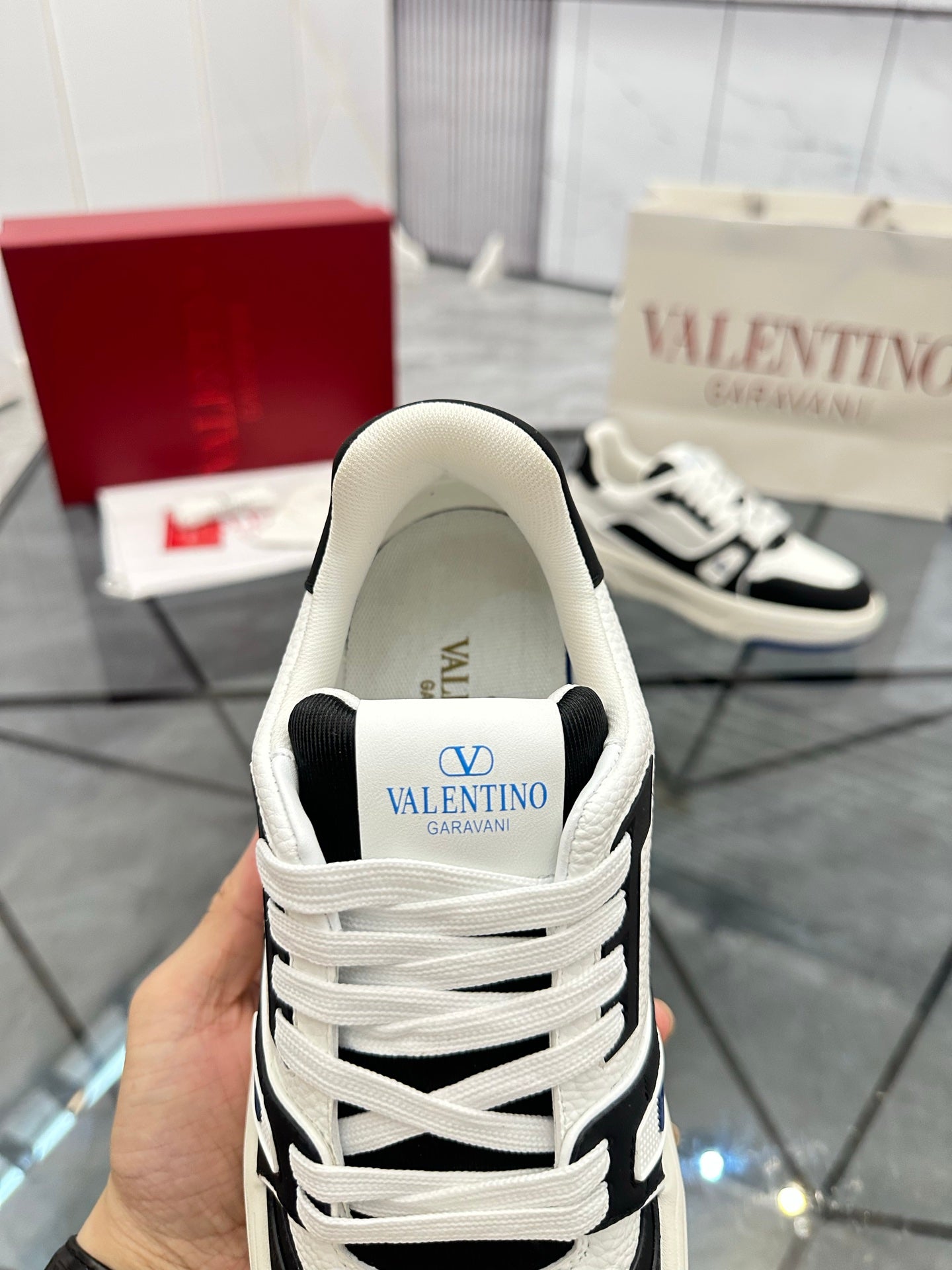 LuxluxHouse Best Quality Shoes Valentino