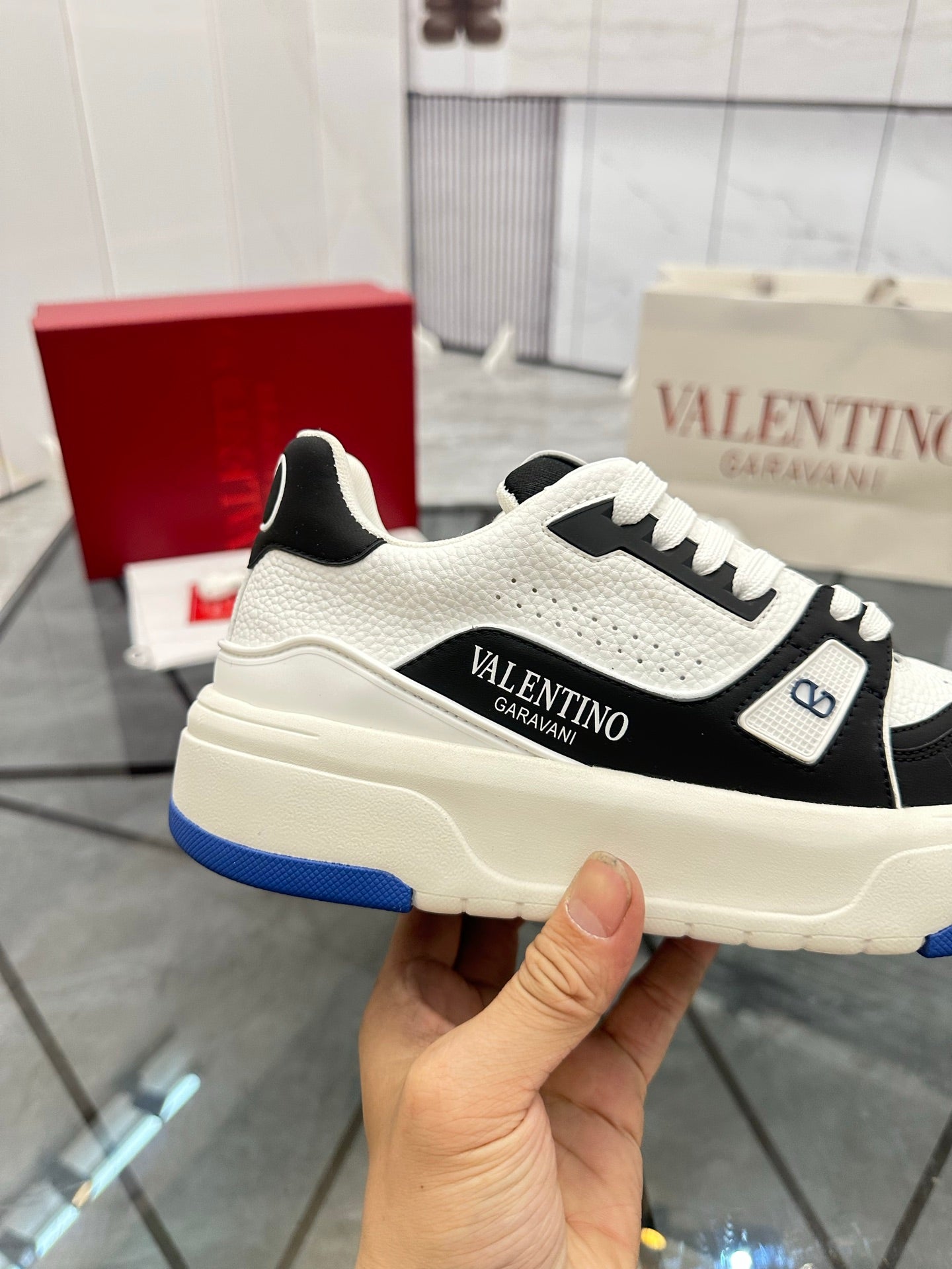 LuxluxHouse Best Quality Shoes Valentino