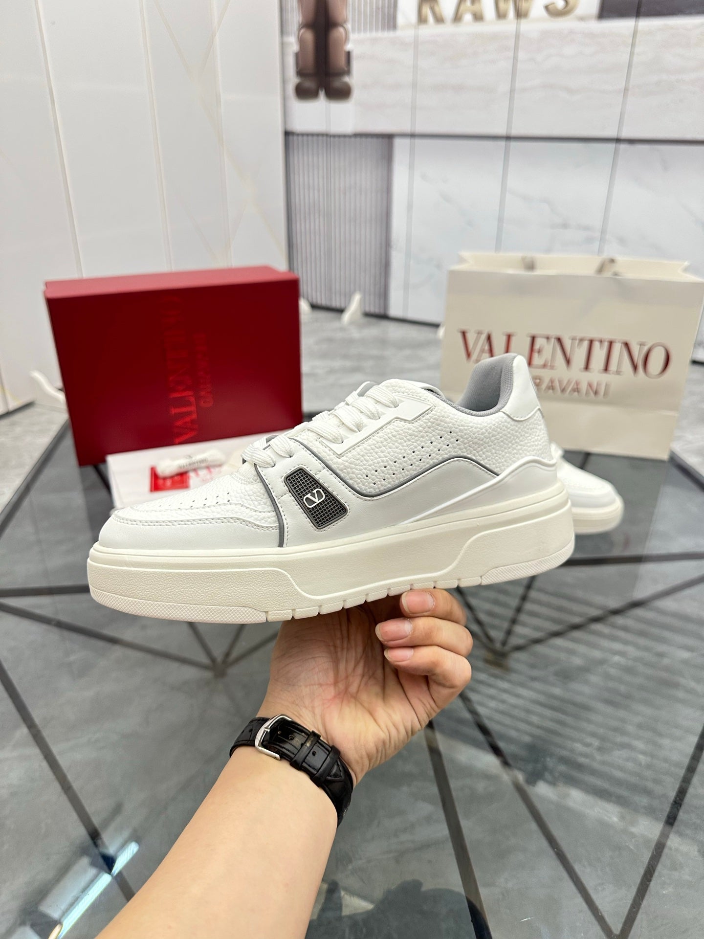 LuxluxHouse Best Quality Shoes Valentino