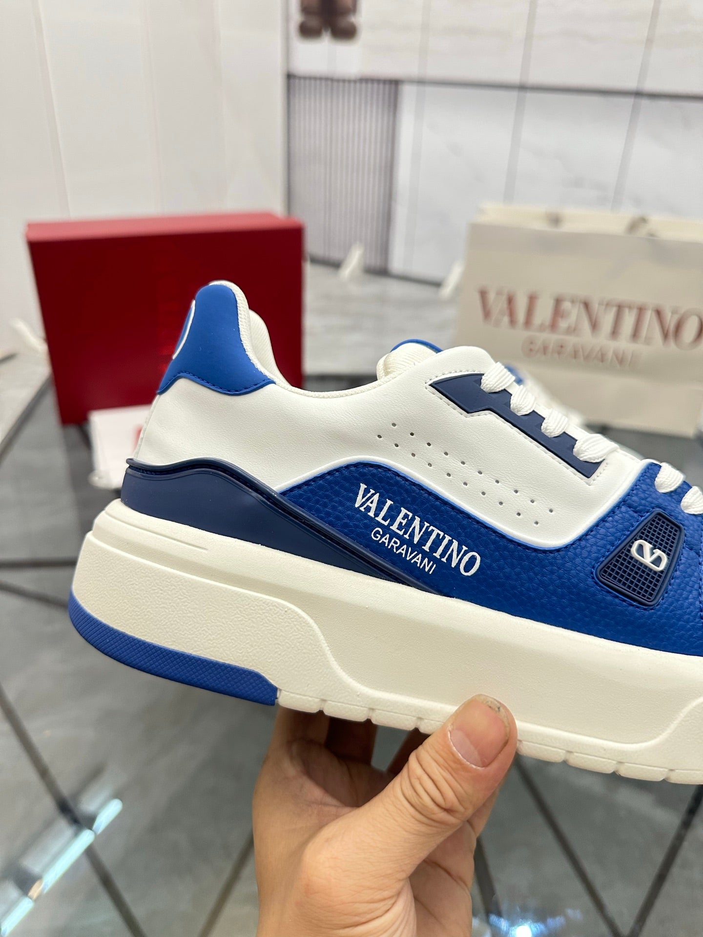 LuxluxHouse Best Quality Shoes Valentino