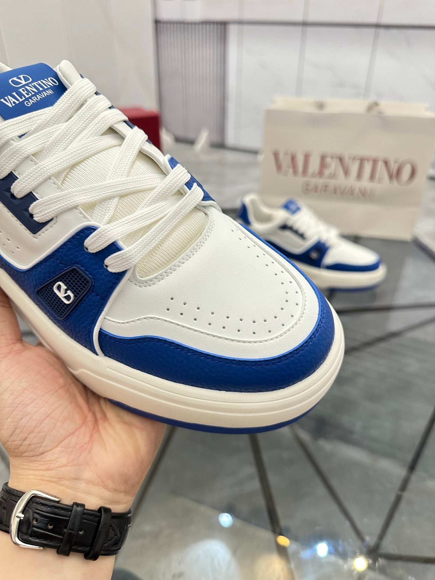 LuxluxHouse Best Quality Shoes Valentino