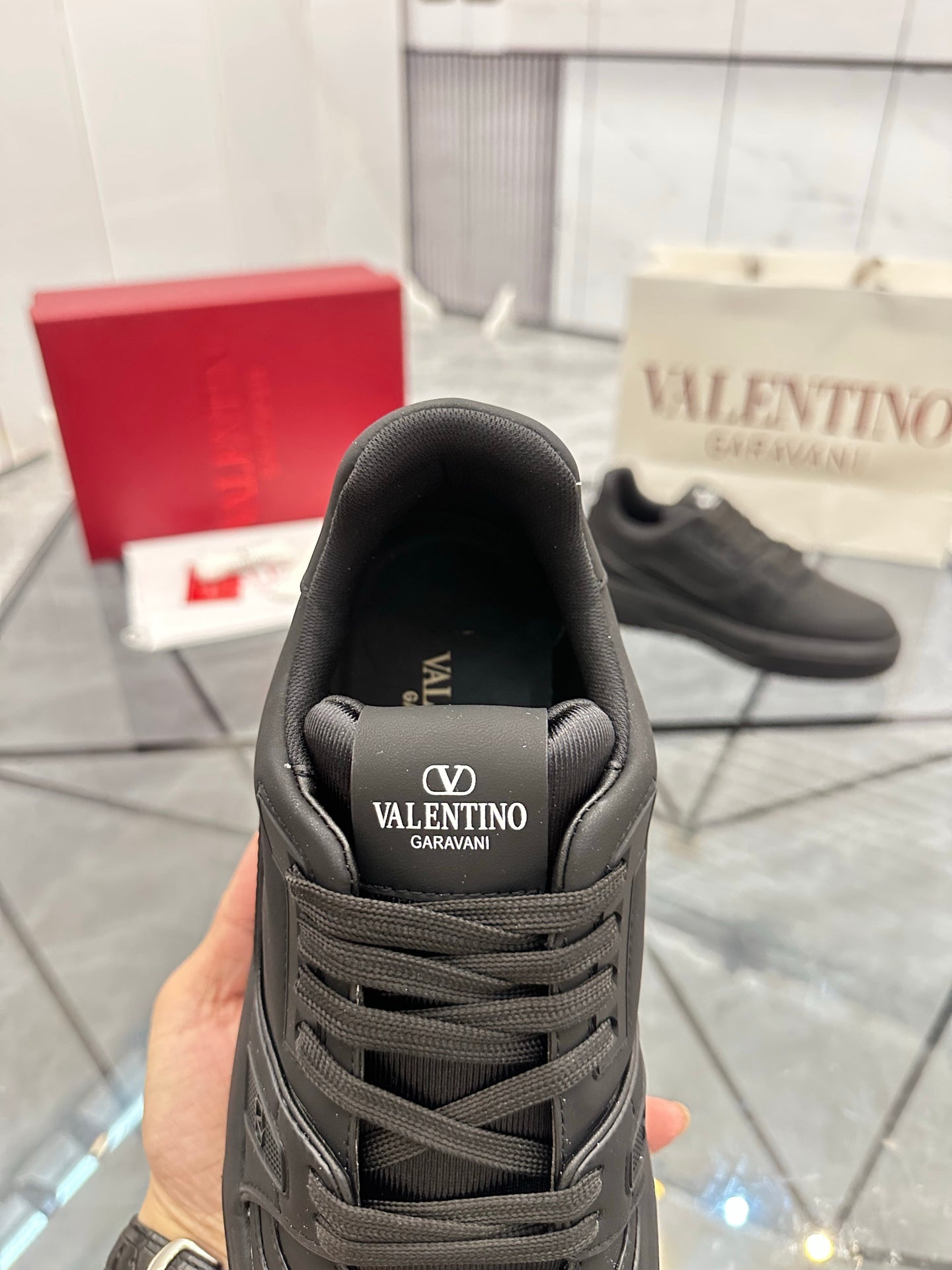 LuxluxHouse Best Quality Shoes Valentino