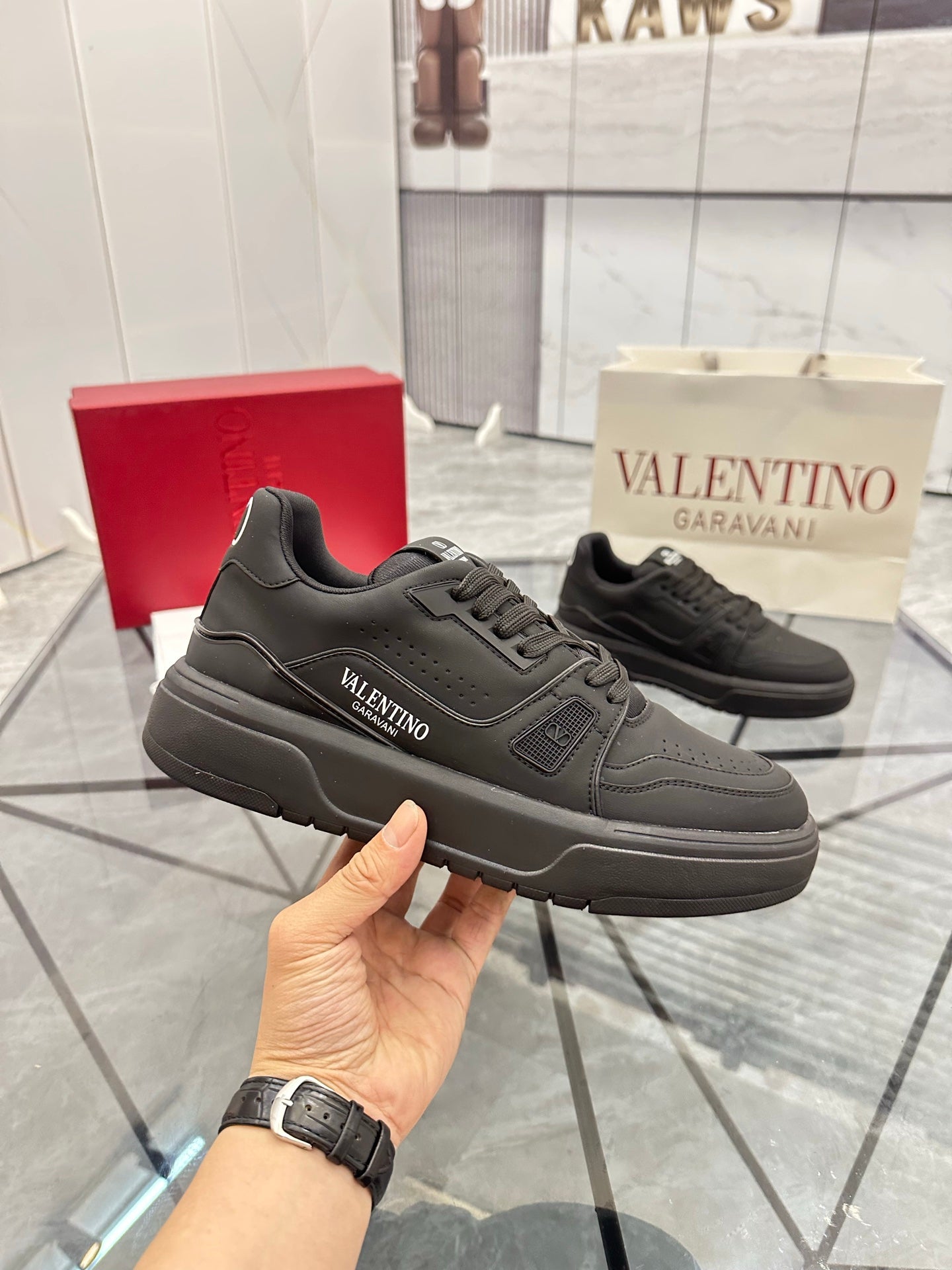LuxluxHouse Best Quality Shoes Valentino