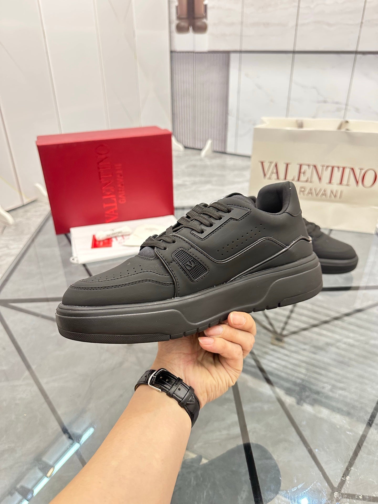 LuxluxHouse Best Quality Shoes Valentino