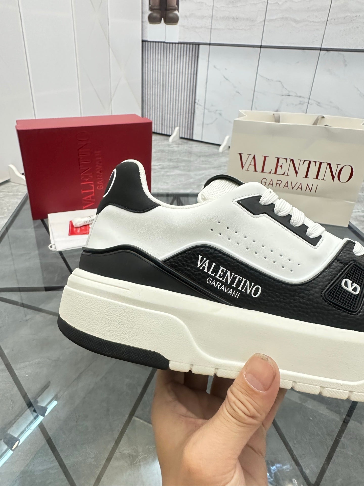 LuxluxHouse Best Quality Shoes Valentino