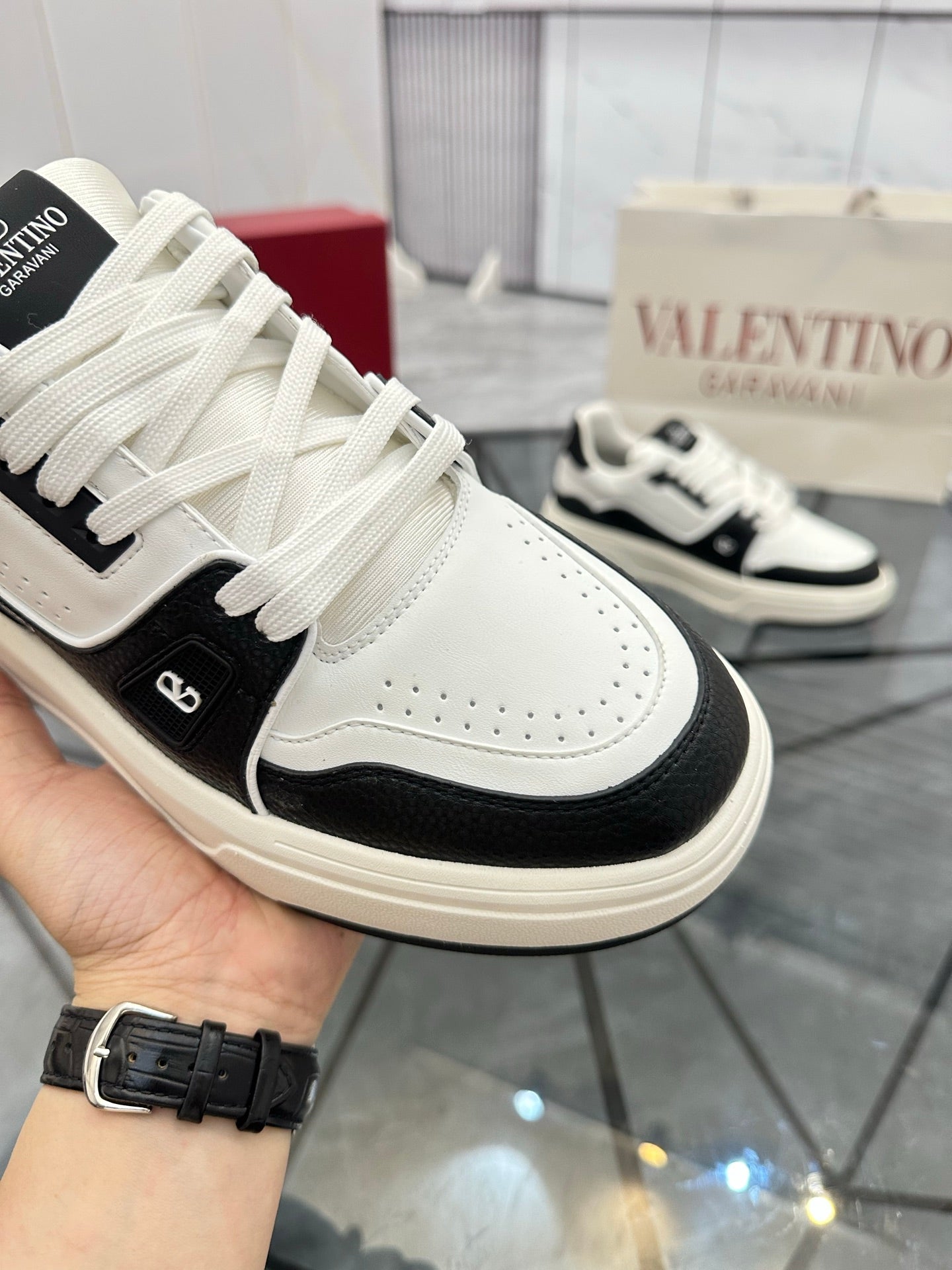 LuxluxHouse Best Quality Shoes Valentino