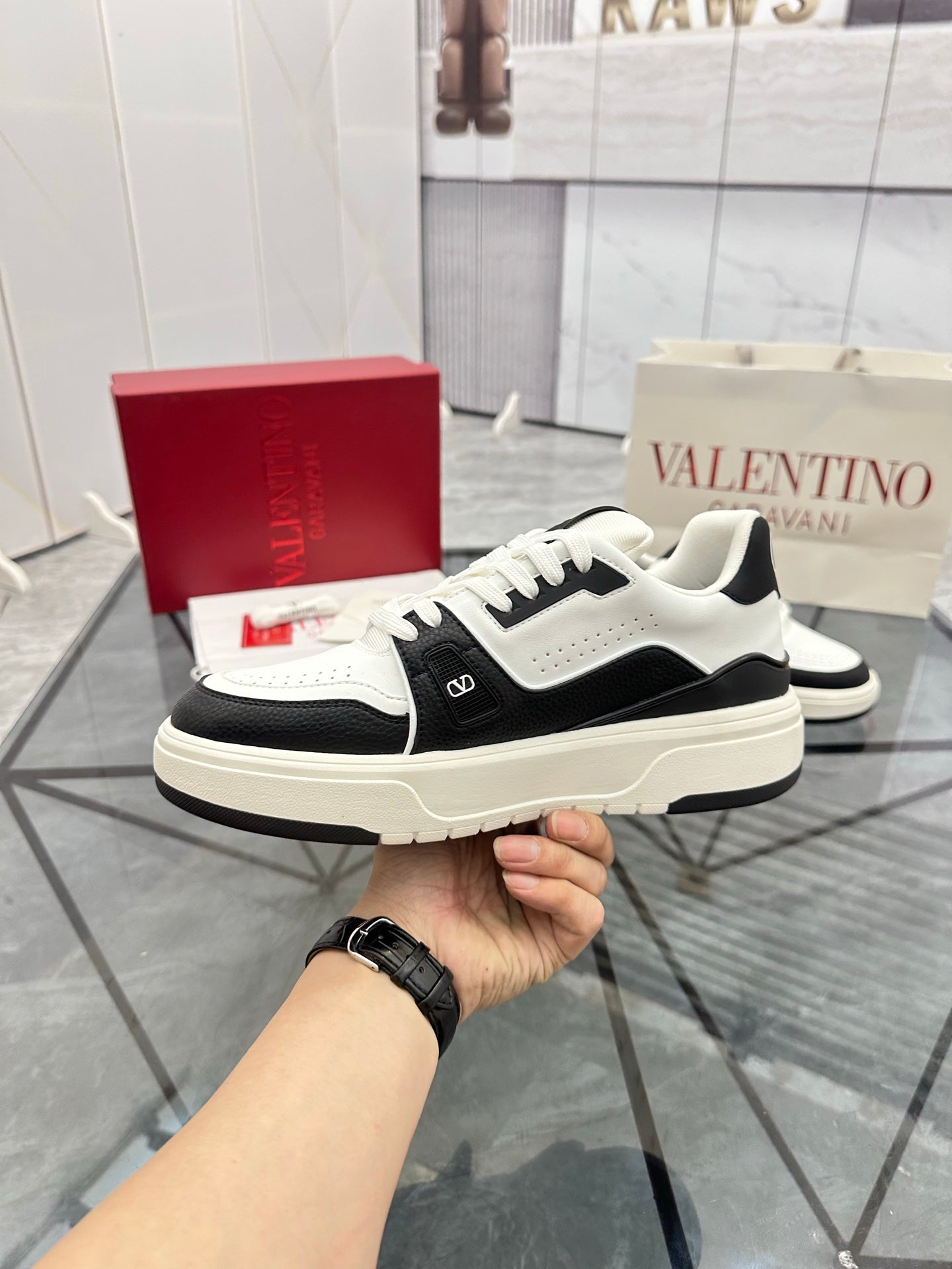LuxluxHouse Best Quality Shoes Valentino
