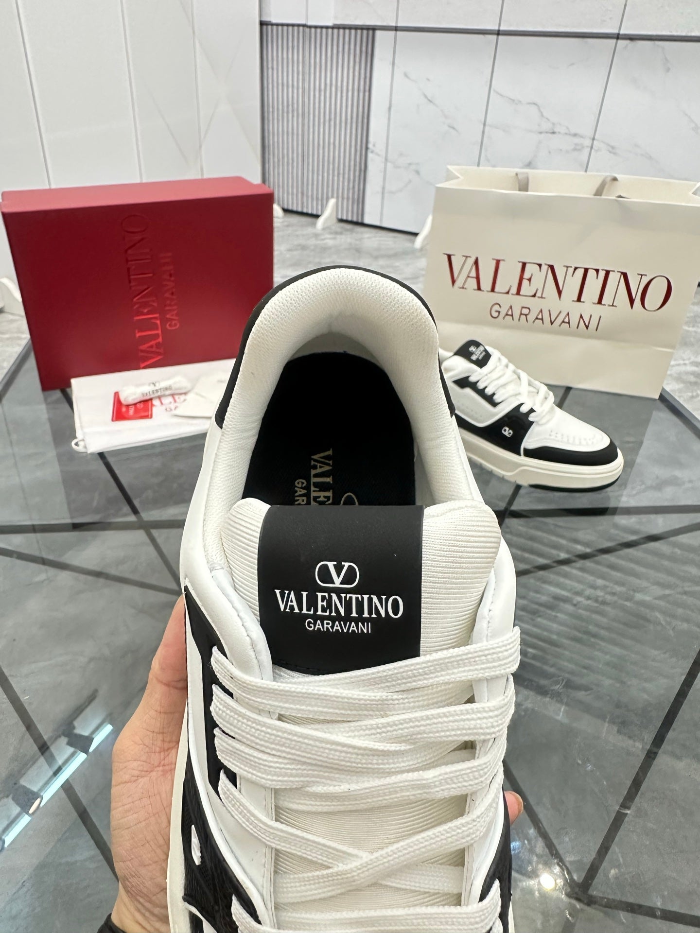 LuxluxHouse Best Quality Shoes Valentino