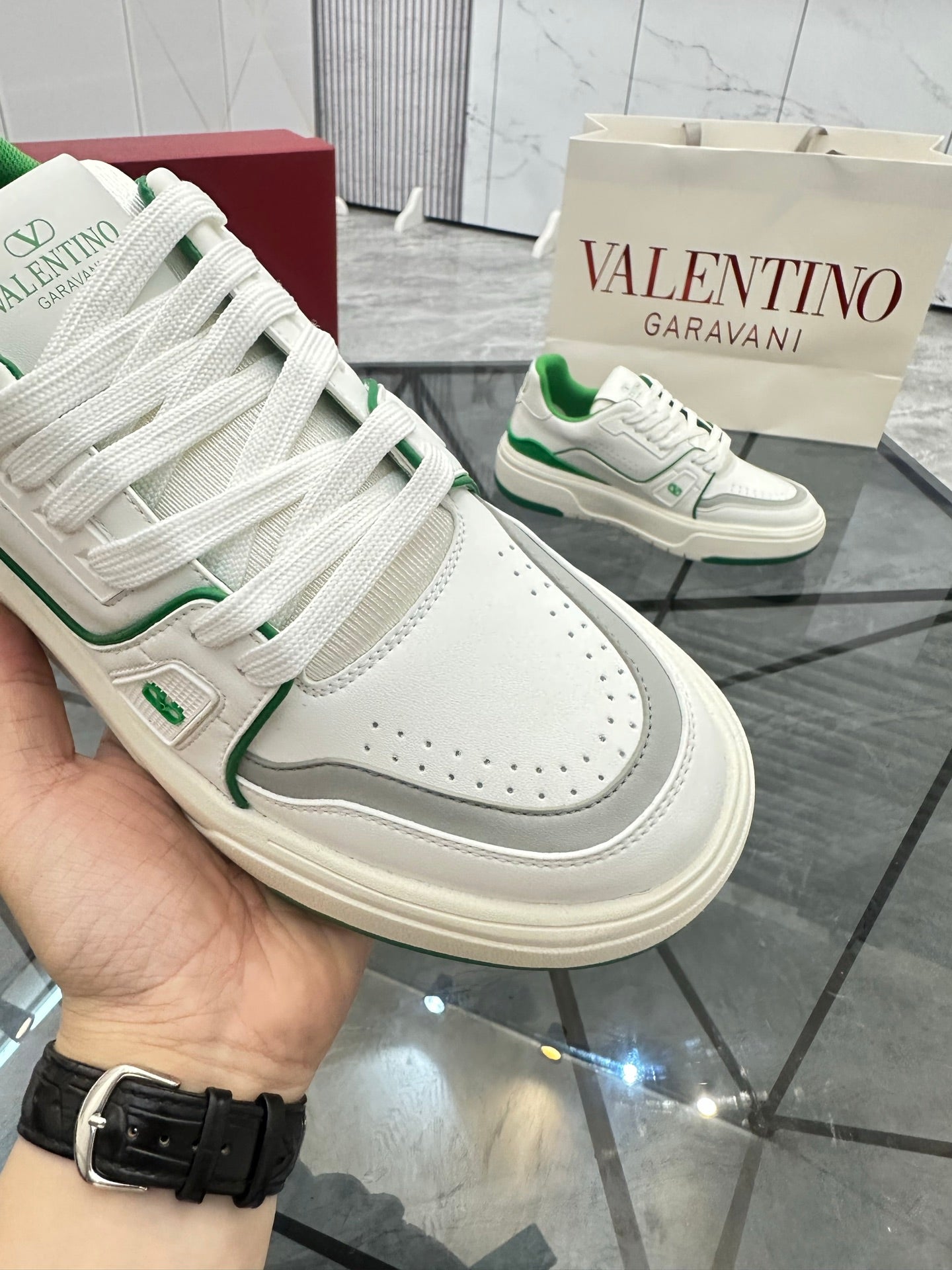 LuxluxHouse Best Quality Shoes Valentino
