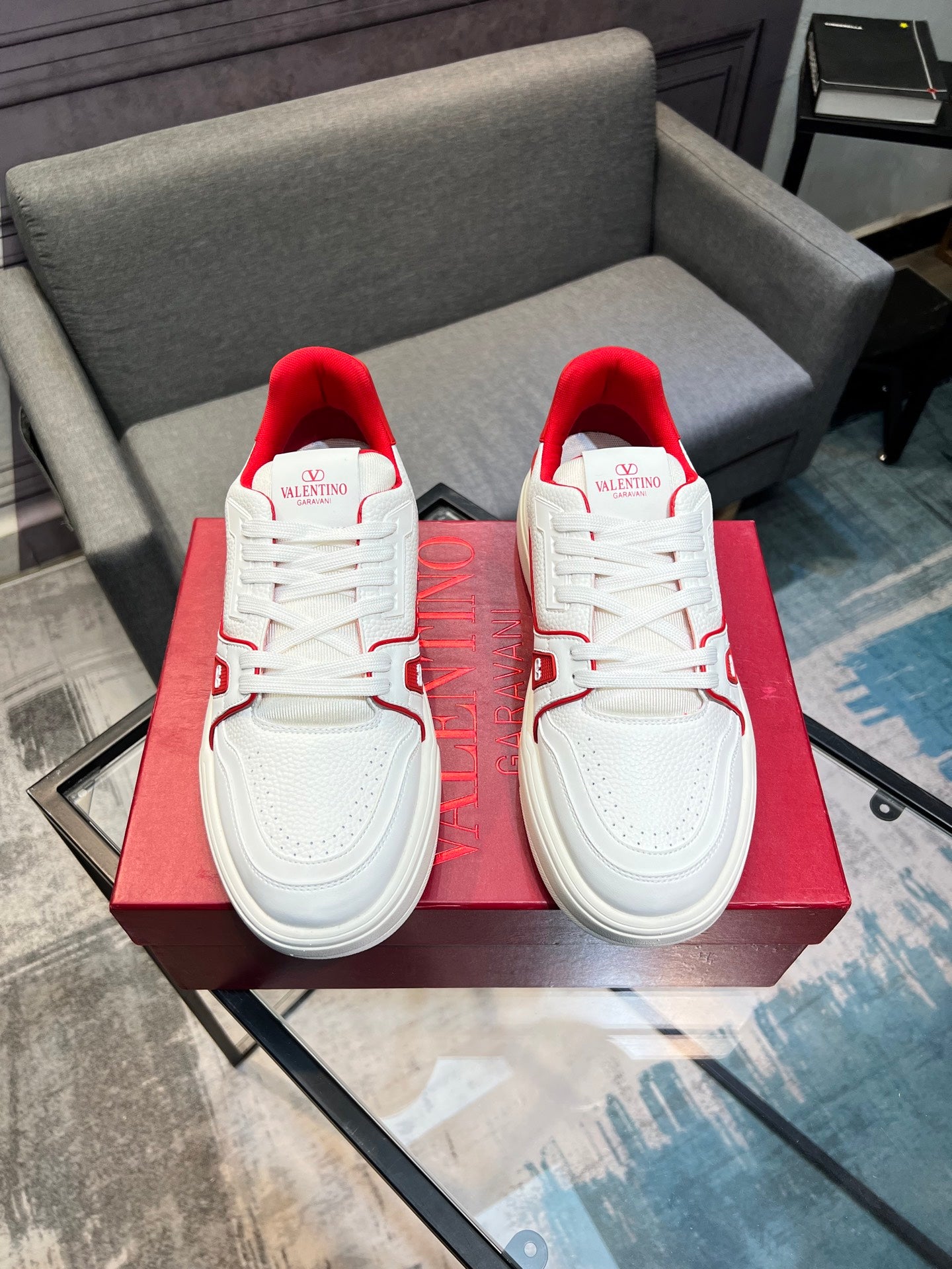 LuxluxHouse Best Quality Shoes Valentino