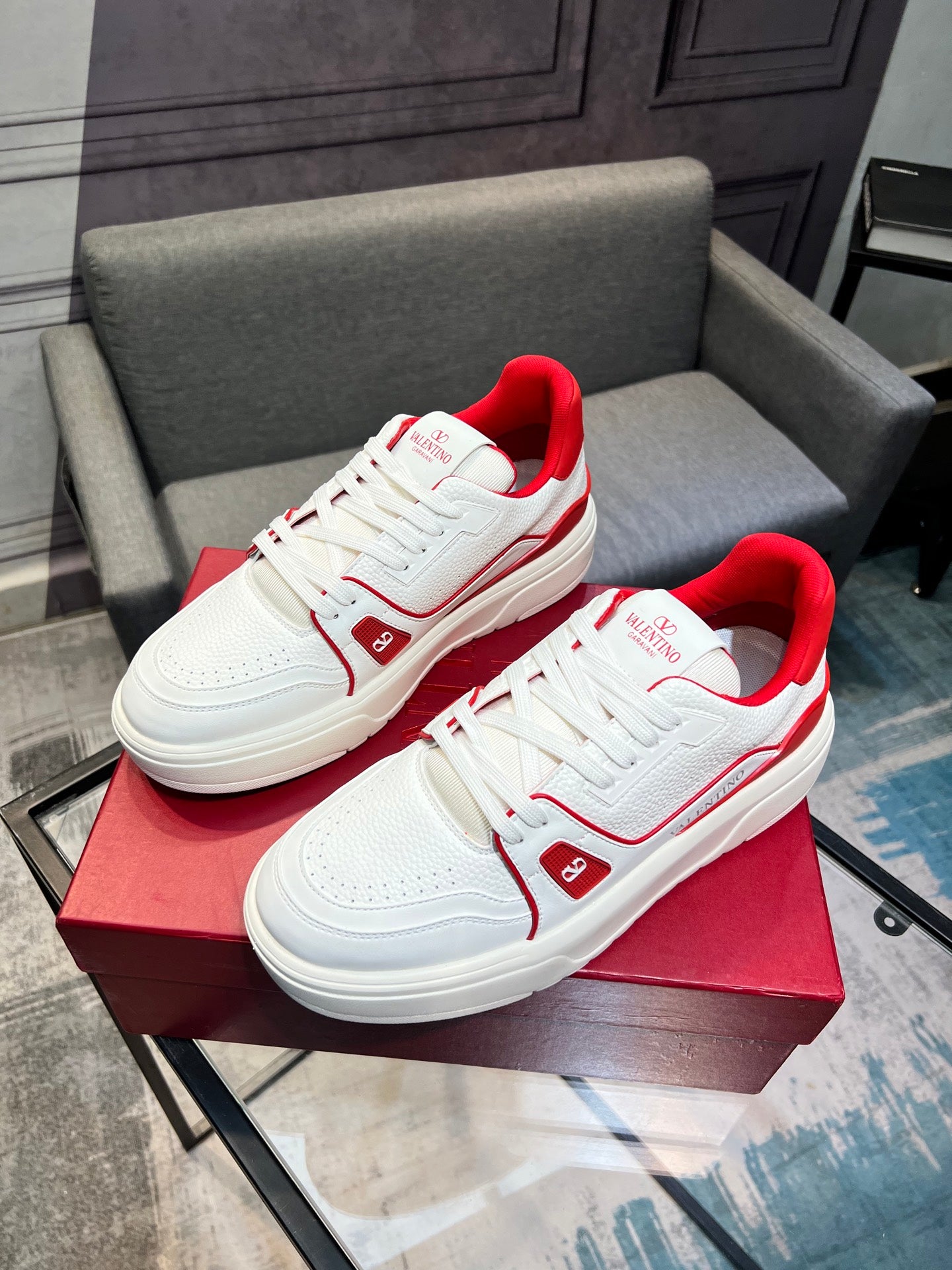 LuxluxHouse Best Quality Shoes Valentino