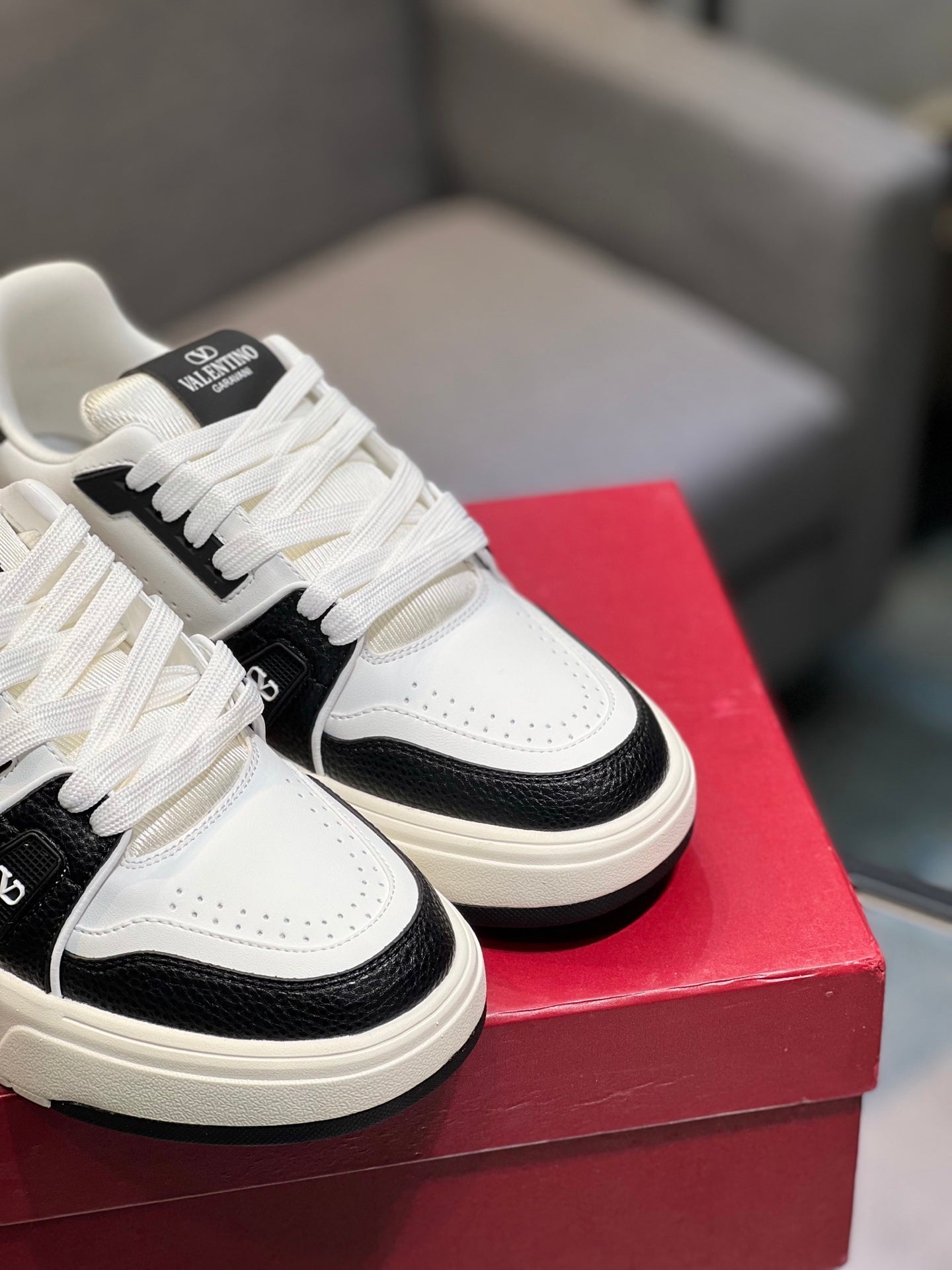 LuxluxHouse Best Quality Shoes Valentino