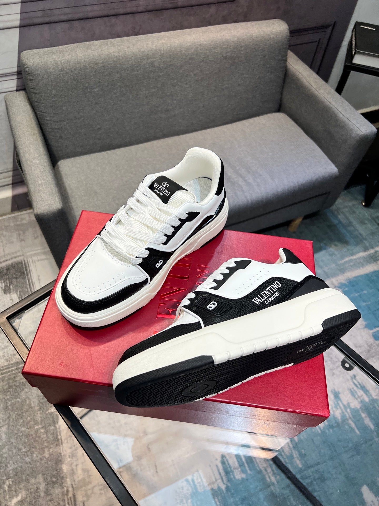 LuxluxHouse Best Quality Shoes Valentino