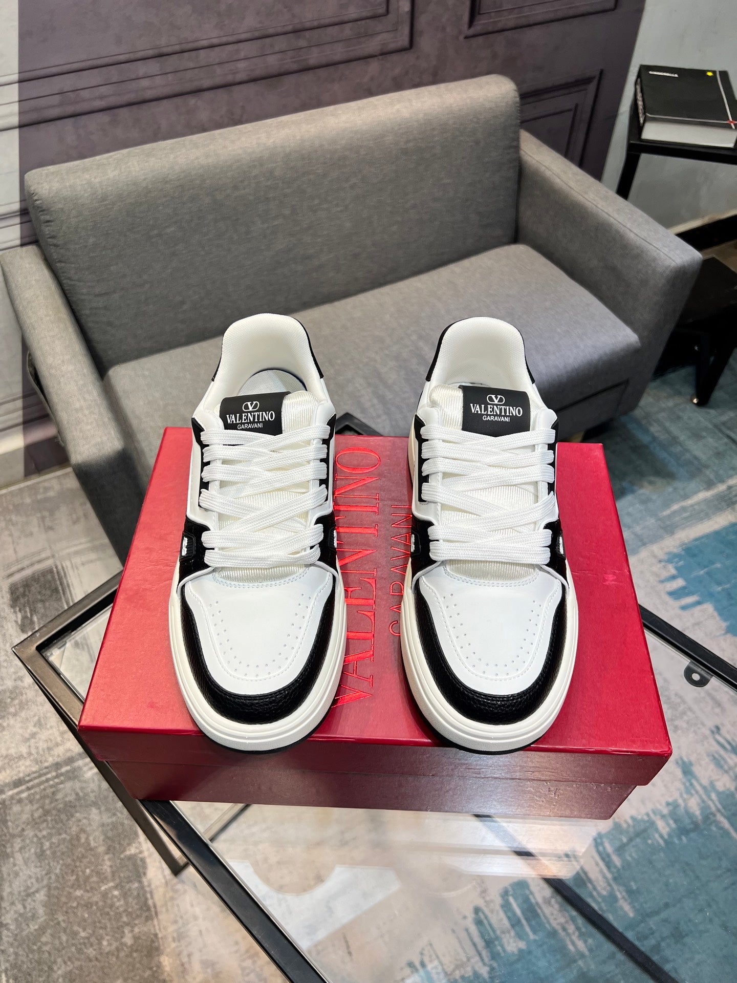 LuxluxHouse Best Quality Shoes Valentino
