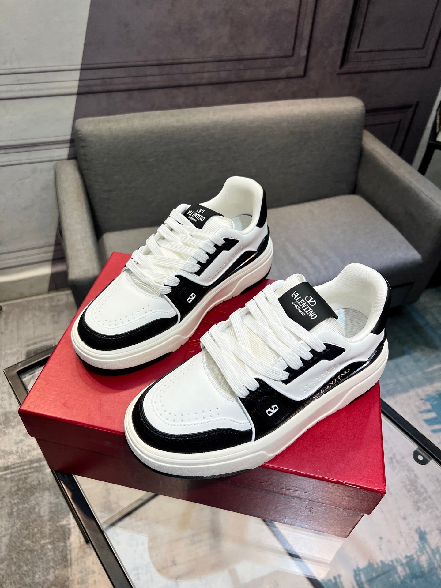 LuxluxHouse Best Quality Shoes Valentino