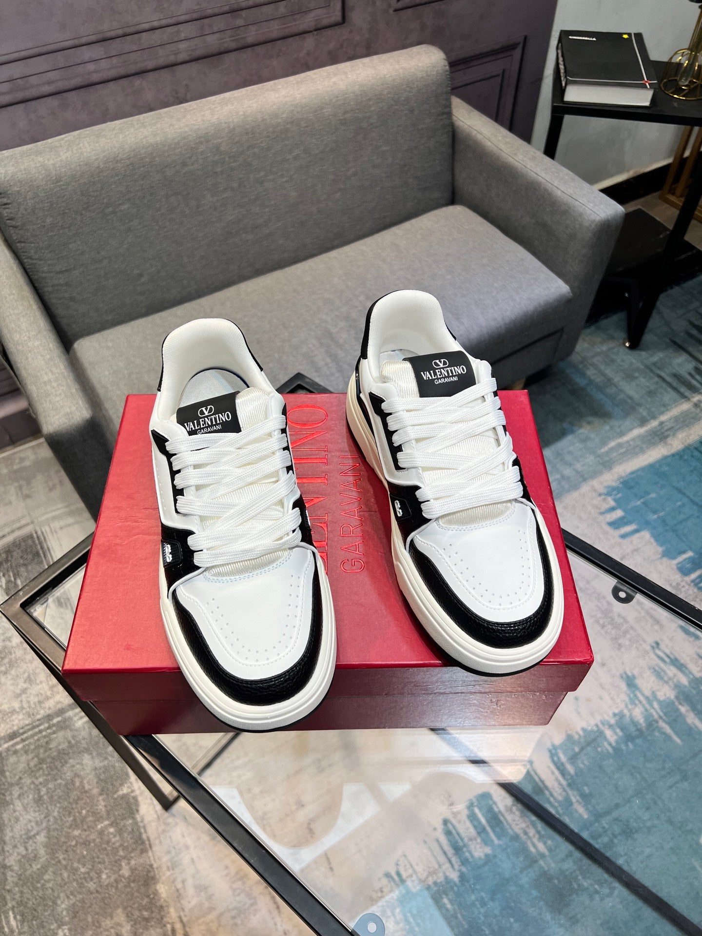 LuxluxHouse Best Quality Shoes Valentino