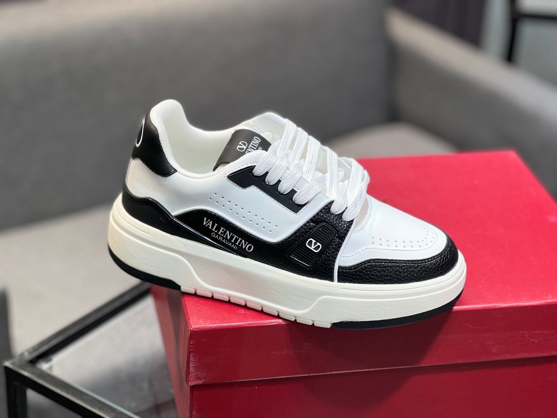 LuxluxHouse Best Quality Shoes Valentino