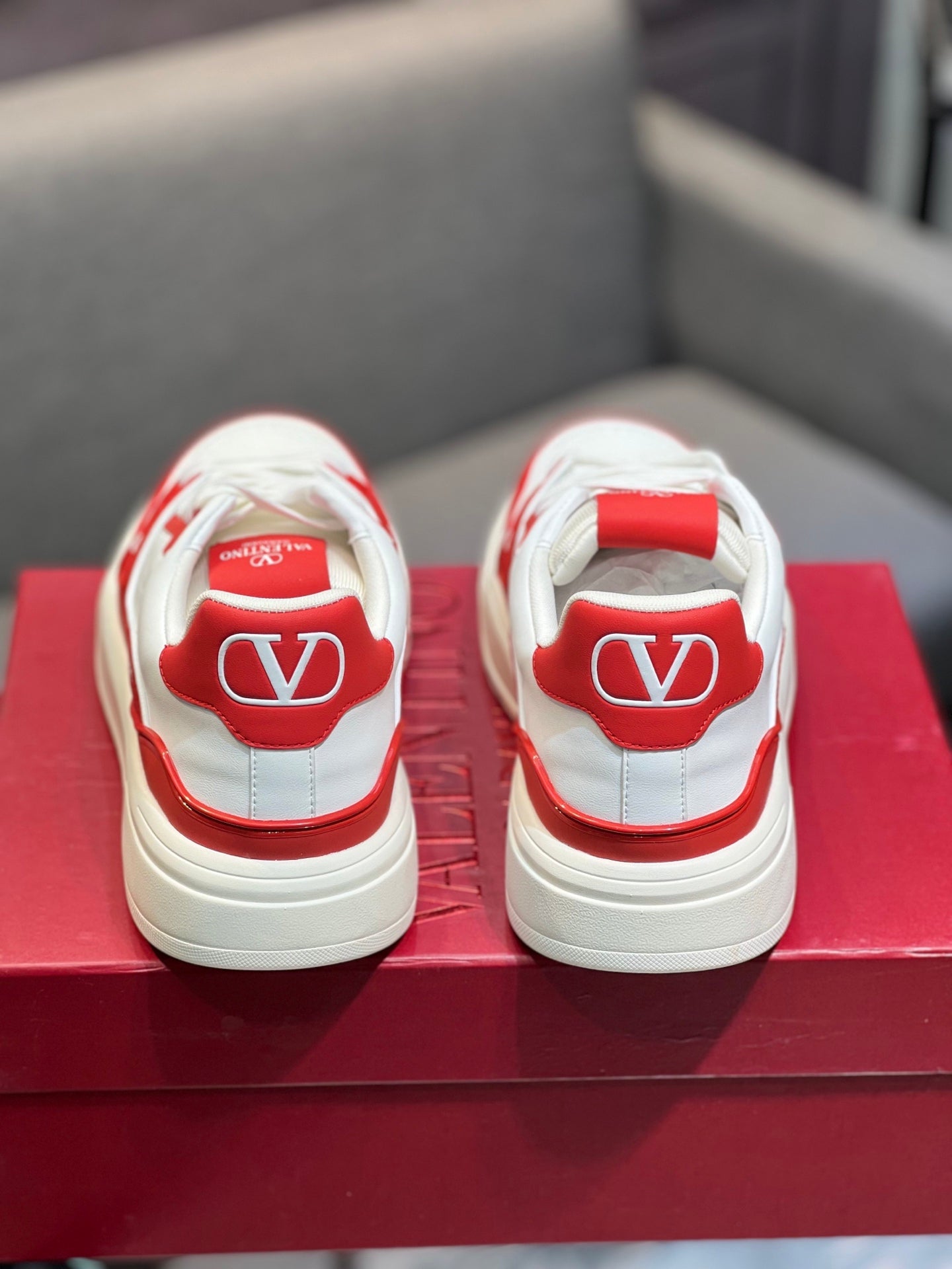LuxluxHouse Best Quality Shoes Valentino